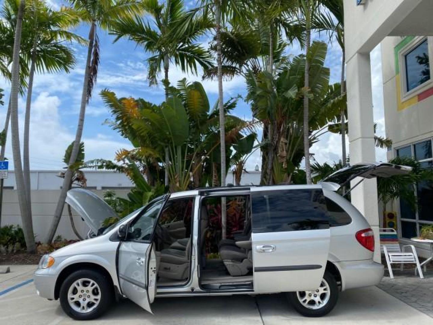 2003 Bright Silver Metallic /Taupe Dodge Caravan Sport LOW MILES 45,416 1 OWNER (2D4GP44L83R) with an 3.8L SMPI V6 Engine engine, Automatic transmission, located at 4701 North Dixie Hwy, Pompano Beach, FL, 33064, (954) 422-2889, 26.240938, -80.123474 - OUR WEBPAGE FLORIDACARS1.COM HAS OVER 100 PHOTOS AND FREE CARFAX LINK 2003 Dodge Grand Caravan Sport 1 OWNER Van 3.8L V6 F OHV 12V Gasoline 25 MPG Front Wheel Drive Features ABS Brakes Air Conditioning Alloy Wheels AM/FM Stereo Automatic Transmission Cassette Player CD Audio Cloth Seats Cruise Contr- Photo#8