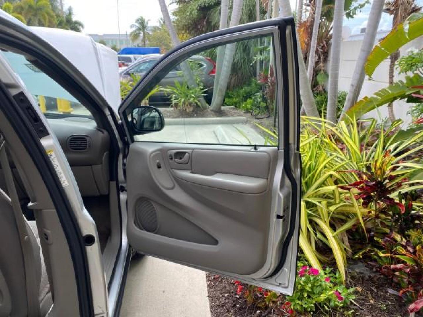 2003 Bright Silver Metallic /Taupe Dodge Caravan Sport LOW MILES 45,416 1 OWNER (2D4GP44L83R) with an 3.8L SMPI V6 Engine engine, Automatic transmission, located at 4701 North Dixie Hwy, Pompano Beach, FL, 33064, (954) 422-2889, 26.240938, -80.123474 - OUR WEBPAGE FLORIDACARS1.COM HAS OVER 100 PHOTOS AND FREE CARFAX LINK 2003 Dodge Grand Caravan Sport 1 OWNER Van 3.8L V6 F OHV 12V Gasoline 25 MPG Front Wheel Drive Features ABS Brakes Air Conditioning Alloy Wheels AM/FM Stereo Automatic Transmission Cassette Player CD Audio Cloth Seats Cruise Contr- Photo#11