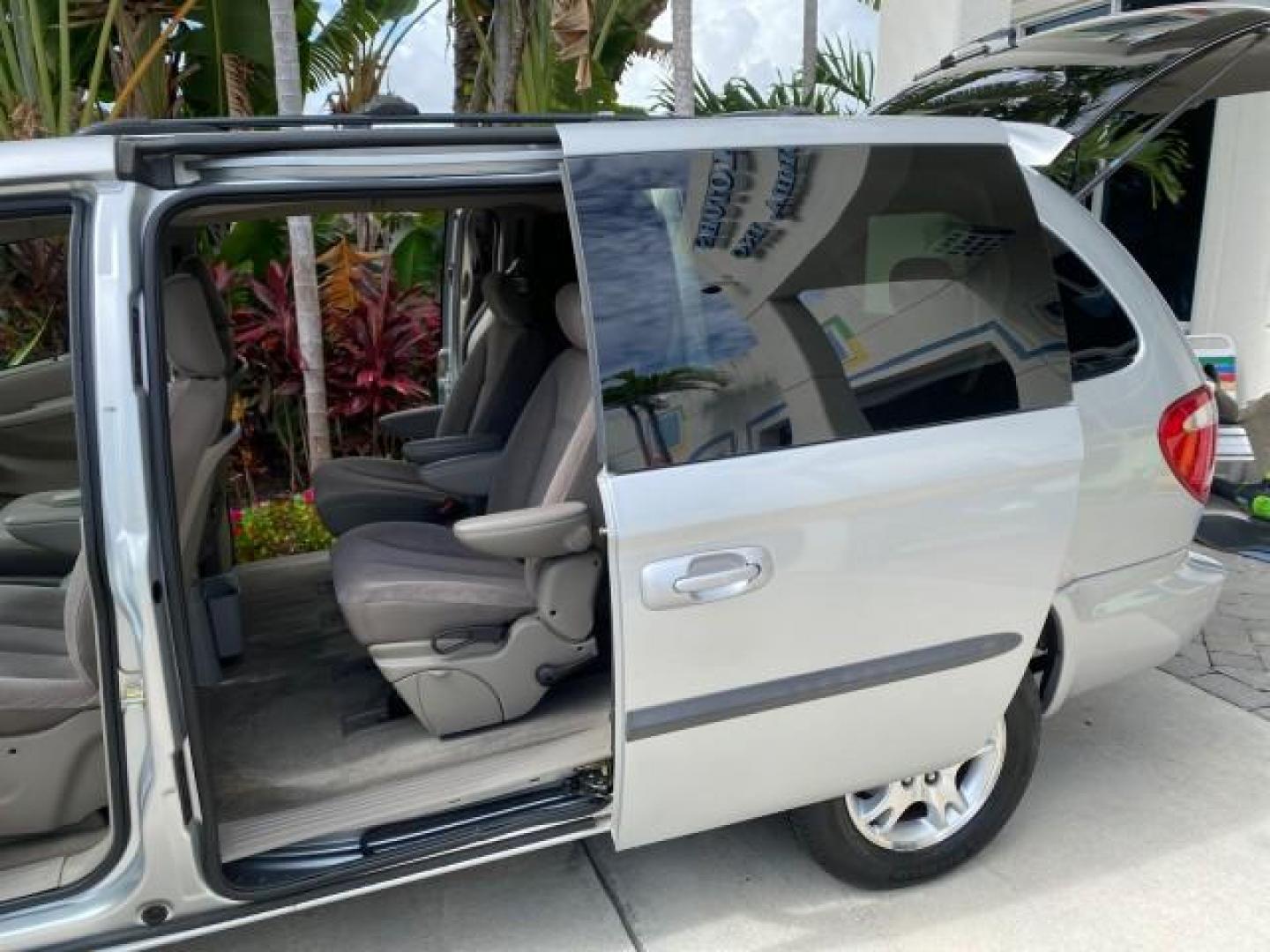 2003 Bright Silver Metallic /Taupe Dodge Caravan Sport LOW MILES 45,416 1 OWNER (2D4GP44L83R) with an 3.8L SMPI V6 Engine engine, Automatic transmission, located at 4701 North Dixie Hwy, Pompano Beach, FL, 33064, (954) 422-2889, 26.240938, -80.123474 - OUR WEBPAGE FLORIDACARS1.COM HAS OVER 100 PHOTOS AND FREE CARFAX LINK 2003 Dodge Grand Caravan Sport 1 OWNER Van 3.8L V6 F OHV 12V Gasoline 25 MPG Front Wheel Drive Features ABS Brakes Air Conditioning Alloy Wheels AM/FM Stereo Automatic Transmission Cassette Player CD Audio Cloth Seats Cruise Contr- Photo#13
