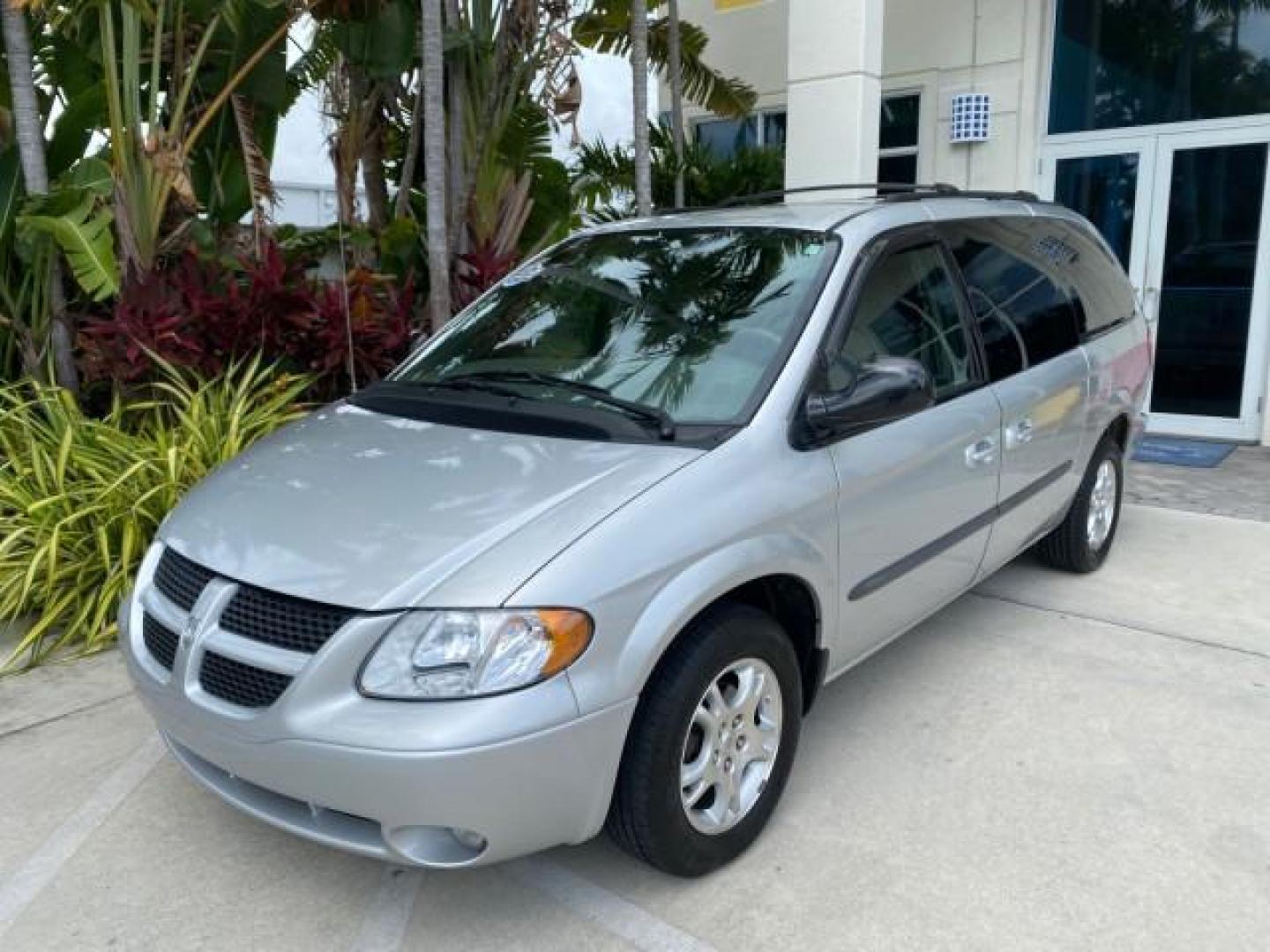 2003 Bright Silver Metallic /Taupe Dodge Caravan Sport LOW MILES 45,416 1 OWNER (2D4GP44L83R) with an 3.8L SMPI V6 Engine engine, Automatic transmission, located at 4701 North Dixie Hwy, Pompano Beach, FL, 33064, (954) 422-2889, 26.240938, -80.123474 - OUR WEBPAGE FLORIDACARS1.COM HAS OVER 100 PHOTOS AND FREE CARFAX LINK 2003 Dodge Grand Caravan Sport 1 OWNER Van 3.8L V6 F OHV 12V Gasoline 25 MPG Front Wheel Drive Features ABS Brakes Air Conditioning Alloy Wheels AM/FM Stereo Automatic Transmission Cassette Player CD Audio Cloth Seats Cruise Contr- Photo#29
