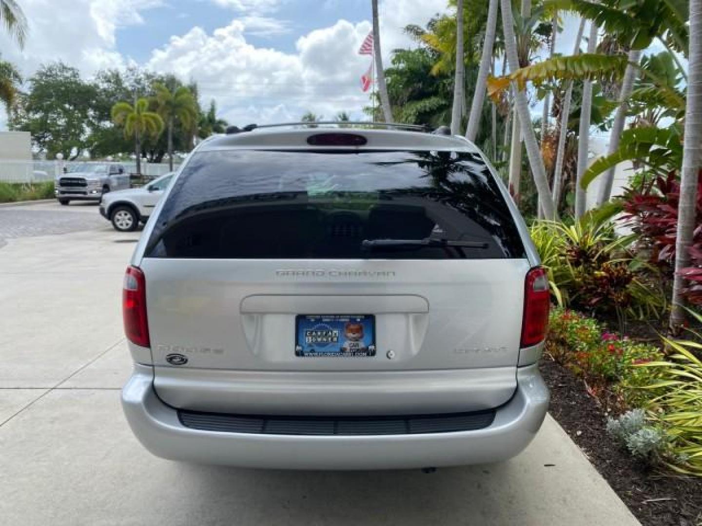 2003 Bright Silver Metallic /Taupe Dodge Caravan Sport LOW MILES 45,416 1 OWNER (2D4GP44L83R) with an 3.8L SMPI V6 Engine engine, Automatic transmission, located at 4701 North Dixie Hwy, Pompano Beach, FL, 33064, (954) 422-2889, 26.240938, -80.123474 - OUR WEBPAGE FLORIDACARS1.COM HAS OVER 100 PHOTOS AND FREE CARFAX LINK 2003 Dodge Grand Caravan Sport 1 OWNER Van 3.8L V6 F OHV 12V Gasoline 25 MPG Front Wheel Drive Features ABS Brakes Air Conditioning Alloy Wheels AM/FM Stereo Automatic Transmission Cassette Player CD Audio Cloth Seats Cruise Contr- Photo#34