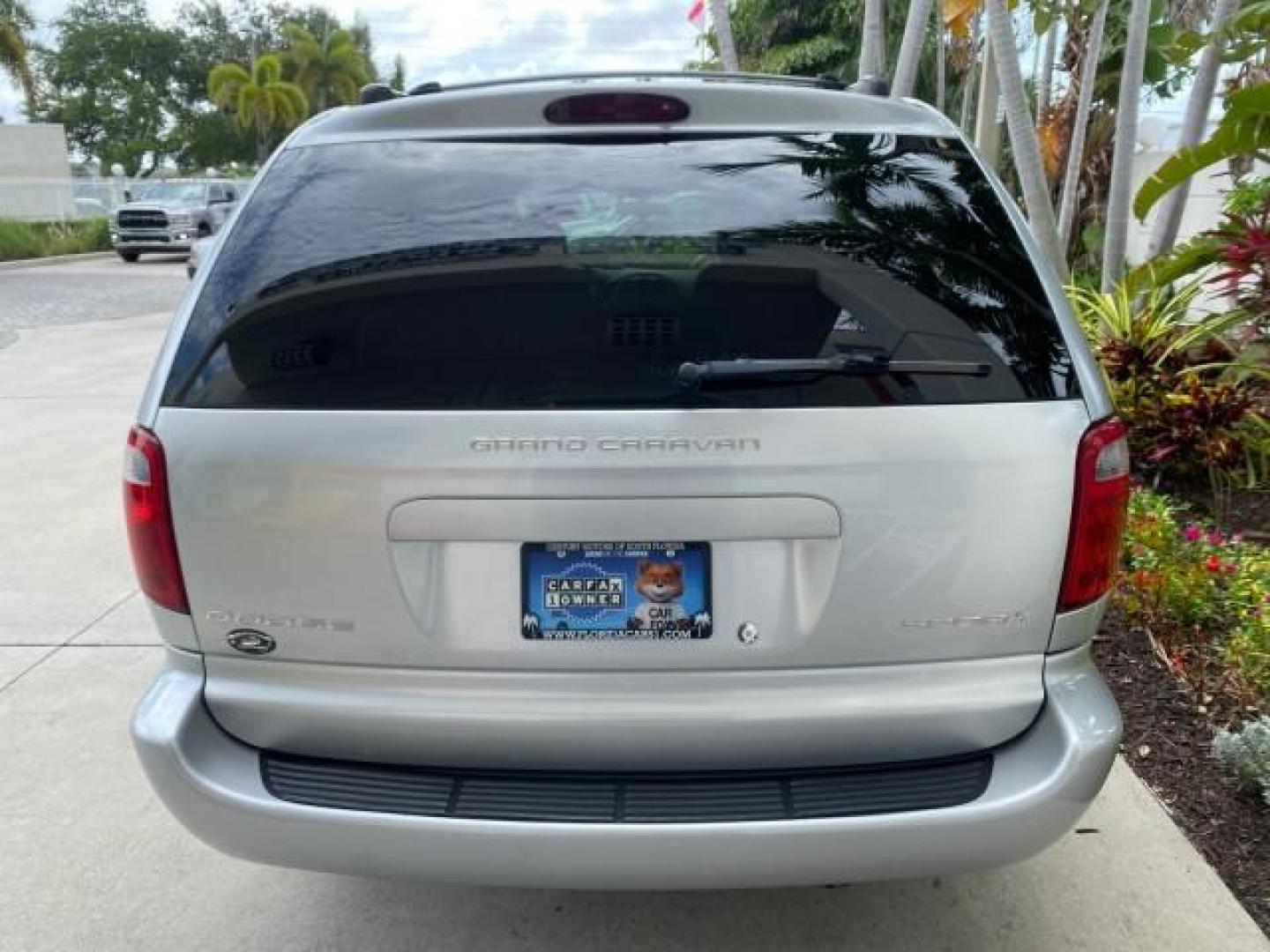 2003 Bright Silver Metallic /Taupe Dodge Caravan Sport LOW MILES 45,416 1 OWNER (2D4GP44L83R) with an 3.8L SMPI V6 Engine engine, Automatic transmission, located at 4701 North Dixie Hwy, Pompano Beach, FL, 33064, (954) 422-2889, 26.240938, -80.123474 - OUR WEBPAGE FLORIDACARS1.COM HAS OVER 100 PHOTOS AND FREE CARFAX LINK 2003 Dodge Grand Caravan Sport 1 OWNER Van 3.8L V6 F OHV 12V Gasoline 25 MPG Front Wheel Drive Features ABS Brakes Air Conditioning Alloy Wheels AM/FM Stereo Automatic Transmission Cassette Player CD Audio Cloth Seats Cruise Contr- Photo#35