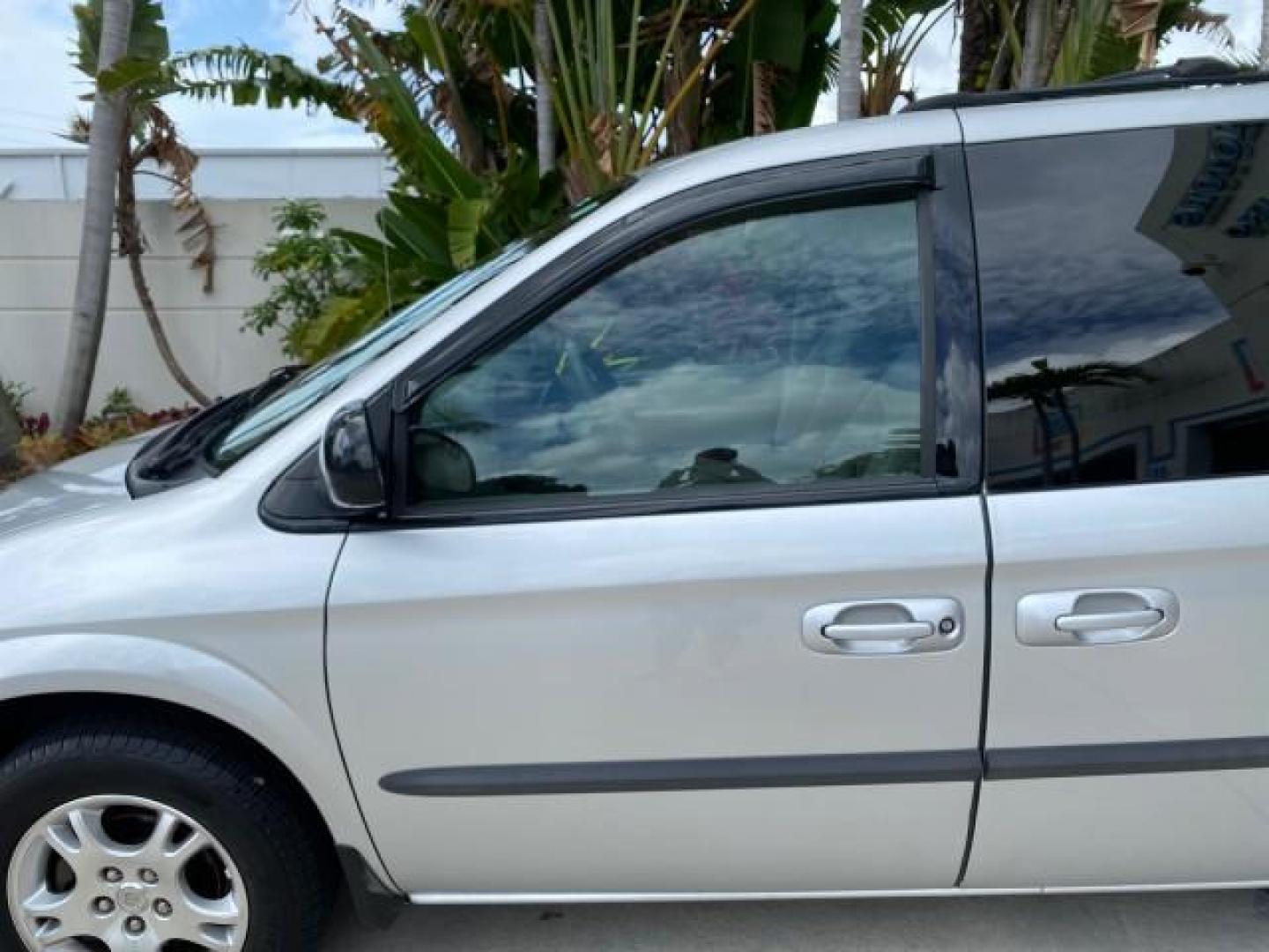 2003 Bright Silver Metallic /Taupe Dodge Caravan Sport LOW MILES 45,416 1 OWNER (2D4GP44L83R) with an 3.8L SMPI V6 Engine engine, Automatic transmission, located at 4701 North Dixie Hwy, Pompano Beach, FL, 33064, (954) 422-2889, 26.240938, -80.123474 - OUR WEBPAGE FLORIDACARS1.COM HAS OVER 100 PHOTOS AND FREE CARFAX LINK 2003 Dodge Grand Caravan Sport 1 OWNER Van 3.8L V6 F OHV 12V Gasoline 25 MPG Front Wheel Drive Features ABS Brakes Air Conditioning Alloy Wheels AM/FM Stereo Automatic Transmission Cassette Player CD Audio Cloth Seats Cruise Contr- Photo#37