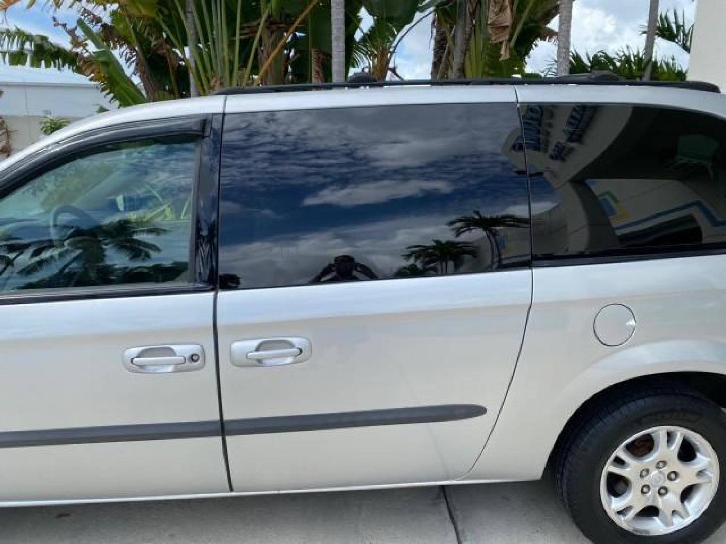 2003 Bright Silver Metallic /Taupe Dodge Caravan Sport LOW MILES 45,416 1 OWNER (2D4GP44L83R) with an 3.8L SMPI V6 Engine engine, Automatic transmission, located at 4701 North Dixie Hwy, Pompano Beach, FL, 33064, (954) 422-2889, 26.240938, -80.123474 - OUR WEBPAGE FLORIDACARS1.COM HAS OVER 100 PHOTOS AND FREE CARFAX LINK 2003 Dodge Grand Caravan Sport 1 OWNER Van 3.8L V6 F OHV 12V Gasoline 25 MPG Front Wheel Drive Features ABS Brakes Air Conditioning Alloy Wheels AM/FM Stereo Automatic Transmission Cassette Player CD Audio Cloth Seats Cruise Contr- Photo#67