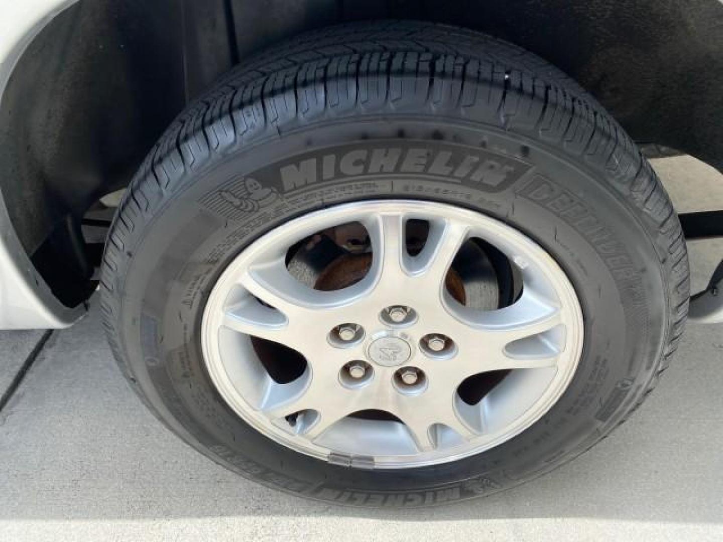 2003 Bright Silver Metallic /Taupe Dodge Caravan Sport LOW MILES 45,416 1 OWNER (2D4GP44L83R) with an 3.8L SMPI V6 Engine engine, Automatic transmission, located at 4701 North Dixie Hwy, Pompano Beach, FL, 33064, (954) 422-2889, 26.240938, -80.123474 - OUR WEBPAGE FLORIDACARS1.COM HAS OVER 100 PHOTOS AND FREE CARFAX LINK 2003 Dodge Grand Caravan Sport 1 OWNER Van 3.8L V6 F OHV 12V Gasoline 25 MPG Front Wheel Drive Features ABS Brakes Air Conditioning Alloy Wheels AM/FM Stereo Automatic Transmission Cassette Player CD Audio Cloth Seats Cruise Contr- Photo#86