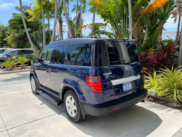 2010 Royal Blue Pearl /Gray Honda Element EX 1 OWNER LOW MILES 87,959 (5J6YH1H78AL) with an 2.4L DOHC MPFI 16-Valve i-VTEC I4 Engine engine, Automatic transmission, located at 4701 North Dixie Hwy, Pompano Beach, FL, 33064, (954) 422-2889, 26.240938, -80.123474 - OUR WEBPAGE FLORIDACARS1.COM HAS OVER 100 PHOTOS AND FREE CARFAX LINK 2010 Honda Element EX 1 OWNER 4 Door Wagon/Sport Utility 2.4L I4 F DOHC 16V Gasoline 25 MPG Front Wheel Drive Features ABS Brakes Air Conditioning Alloy Wheels AM/FM Stereo Automatic Transmission Auxiliary Audio Input CD Audio Clo- Photo#5