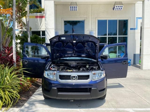 2010 Royal Blue Pearl /Gray Honda Element EX 1 OWNER LOW MILES 87,959 (5J6YH1H78AL) with an 2.4L DOHC MPFI 16-Valve i-VTEC I4 Engine engine, Automatic transmission, located at 4701 North Dixie Hwy, Pompano Beach, FL, 33064, (954) 422-2889, 26.240938, -80.123474 - OUR WEBPAGE FLORIDACARS1.COM HAS OVER 100 PHOTOS AND FREE CARFAX LINK 2010 Honda Element EX 1 OWNER 4 Door Wagon/Sport Utility 2.4L I4 F DOHC 16V Gasoline 25 MPG Front Wheel Drive Features ABS Brakes Air Conditioning Alloy Wheels AM/FM Stereo Automatic Transmission Auxiliary Audio Input CD Audio Clo- Photo#16