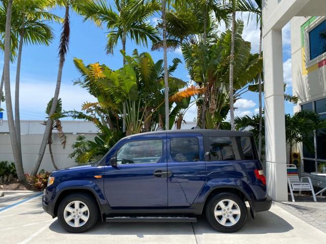 2010 Royal Blue Pearl /Gray Honda Element EX 1 OWNER LOW MILES 87,959 (5J6YH1H78AL) with an 2.4L DOHC MPFI 16-Valve i-VTEC I4 Engine engine, Automatic transmission, located at 4701 North Dixie Hwy, Pompano Beach, FL, 33064, (954) 422-2889, 26.240938, -80.123474 - OUR WEBPAGE FLORIDACARS1.COM HAS OVER 100 PHOTOS AND FREE CARFAX LINK 2010 Honda Element EX 1 OWNER 4 Door Wagon/Sport Utility 2.4L I4 F DOHC 16V Gasoline 25 MPG Front Wheel Drive Features ABS Brakes Air Conditioning Alloy Wheels AM/FM Stereo Automatic Transmission Auxiliary Audio Input CD Audio Clo- Photo#30