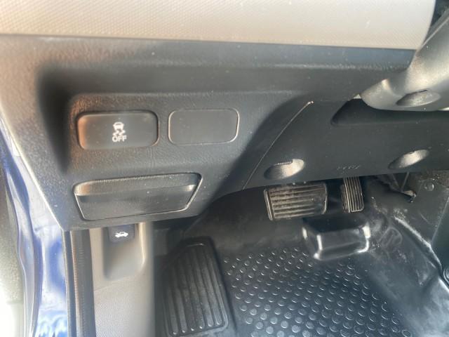 2010 Royal Blue Pearl /Gray Honda Element EX 1 OWNER LOW MILES 87,959 (5J6YH1H78AL) with an 2.4L DOHC MPFI 16-Valve i-VTEC I4 Engine engine, Automatic transmission, located at 4701 North Dixie Hwy, Pompano Beach, FL, 33064, (954) 422-2889, 26.240938, -80.123474 - OUR WEBPAGE FLORIDACARS1.COM HAS OVER 100 PHOTOS AND FREE CARFAX LINK 2010 Honda Element EX 1 OWNER 4 Door Wagon/Sport Utility 2.4L I4 F DOHC 16V Gasoline 25 MPG Front Wheel Drive Features ABS Brakes Air Conditioning Alloy Wheels AM/FM Stereo Automatic Transmission Auxiliary Audio Input CD Audio Clo- Photo#53