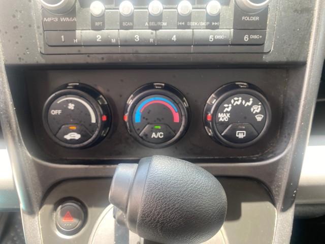 2010 Royal Blue Pearl /Gray Honda Element EX 1 OWNER LOW MILES 87,959 (5J6YH1H78AL) with an 2.4L DOHC MPFI 16-Valve i-VTEC I4 Engine engine, Automatic transmission, located at 4701 North Dixie Hwy, Pompano Beach, FL, 33064, (954) 422-2889, 26.240938, -80.123474 - OUR WEBPAGE FLORIDACARS1.COM HAS OVER 100 PHOTOS AND FREE CARFAX LINK 2010 Honda Element EX 1 OWNER 4 Door Wagon/Sport Utility 2.4L I4 F DOHC 16V Gasoline 25 MPG Front Wheel Drive Features ABS Brakes Air Conditioning Alloy Wheels AM/FM Stereo Automatic Transmission Auxiliary Audio Input CD Audio Clo- Photo#58