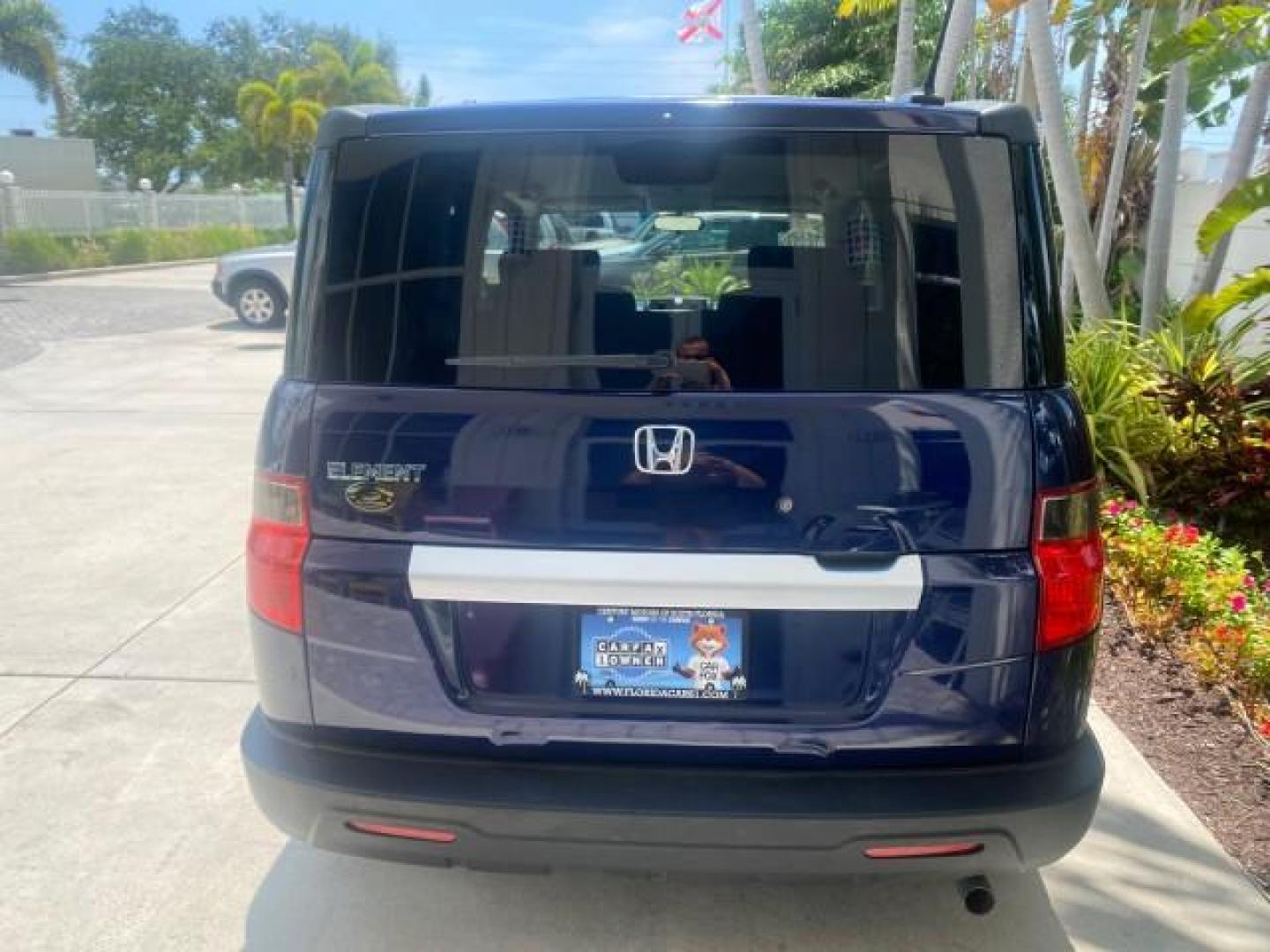 2010 Royal Blue Pearl /Gray Honda Element EX 1 OWNER LOW MILES 87,959 (5J6YH1H78AL) with an 2.4L DOHC MPFI 16-Valve i-VTEC I4 Engine engine, Automatic transmission, located at 4701 North Dixie Hwy, Pompano Beach, FL, 33064, (954) 422-2889, 26.240938, -80.123474 - OUR WEBPAGE FLORIDACARS1.COM HAS OVER 100 PHOTOS AND FREE CARFAX LINK 2010 Honda Element EX 1 OWNER 4 Door Wagon/Sport Utility 2.4L I4 F DOHC 16V Gasoline 25 MPG Front Wheel Drive Features ABS Brakes Air Conditioning Alloy Wheels AM/FM Stereo Automatic Transmission Auxiliary Audio Input CD Audio Clo- Photo#85