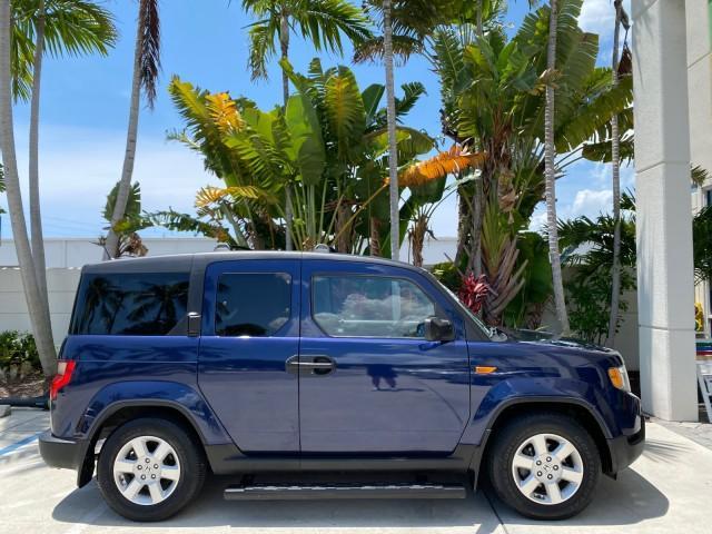 2010 Royal Blue Pearl /Gray Honda Element EX 1 OWNER LOW MILES 87,959 (5J6YH1H78AL) with an 2.4L DOHC MPFI 16-Valve i-VTEC I4 Engine engine, Automatic transmission, located at 4701 North Dixie Hwy, Pompano Beach, FL, 33064, (954) 422-2889, 26.240938, -80.123474 - OUR WEBPAGE FLORIDACARS1.COM HAS OVER 100 PHOTOS AND FREE CARFAX LINK 2010 Honda Element EX 1 OWNER 4 Door Wagon/Sport Utility 2.4L I4 F DOHC 16V Gasoline 25 MPG Front Wheel Drive Features ABS Brakes Air Conditioning Alloy Wheels AM/FM Stereo Automatic Transmission Auxiliary Audio Input CD Audio Clo- Photo#98