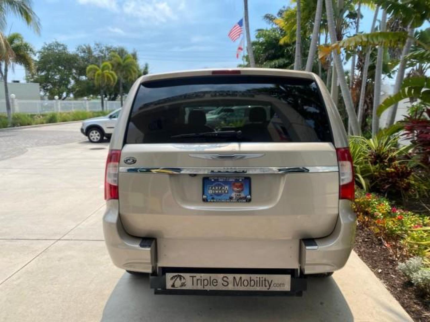 2016 Cashmere/Sandstone Pearlcoat /Dk Frost Beige/Med Beige Chrysler Town and Country REAR DOOR, HANDICAP RAMP LOW MILES 58,632 (2C4RC1BG4GR) with an 3.6L V6 Cylinder Engine engine, Automatic transmission, located at 4701 North Dixie Hwy, Pompano Beach, FL, 33064, (954) 422-2889, 26.240938, -80.123474 - OUR WEBPAGE FLORIDACARS1.COM HAS OVER 100 PHOTOS AND FREE CARFAX LINK 2016 Chrysler Town AND Country Touring Van 3.6L V6 F DOHC 24V Gasoline 25 MPG Front Wheel Drive Features ABS Brakes Air Conditioning Alloy Wheels AM/FM Stereo Automatic Transmission Auxiliary Audio Input Bluetooth Technology CD Au- Photo#6