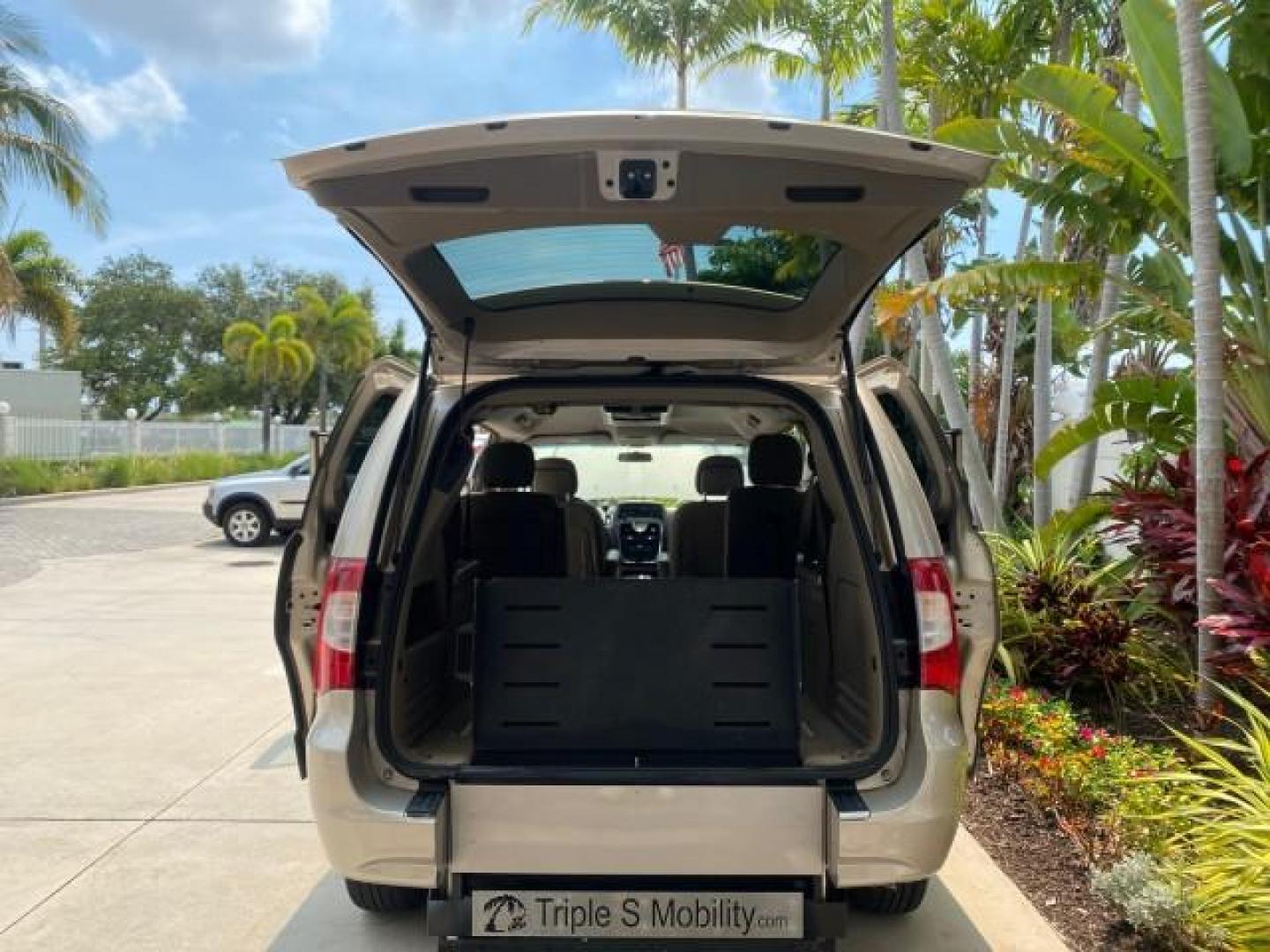 2016 Cashmere/Sandstone Pearlcoat /Dk Frost Beige/Med Beige Chrysler Town and Country REAR DOOR, HANDICAP RAMP LOW MILES 58,632 (2C4RC1BG4GR) with an 3.6L V6 Cylinder Engine engine, Automatic transmission, located at 4701 North Dixie Hwy, Pompano Beach, FL, 33064, (954) 422-2889, 26.240938, -80.123474 - OUR WEBPAGE FLORIDACARS1.COM HAS OVER 100 PHOTOS AND FREE CARFAX LINK 2016 Chrysler Town AND Country Touring Van 3.6L V6 F DOHC 24V Gasoline 25 MPG Front Wheel Drive Features ABS Brakes Air Conditioning Alloy Wheels AM/FM Stereo Automatic Transmission Auxiliary Audio Input Bluetooth Technology CD Au- Photo#15