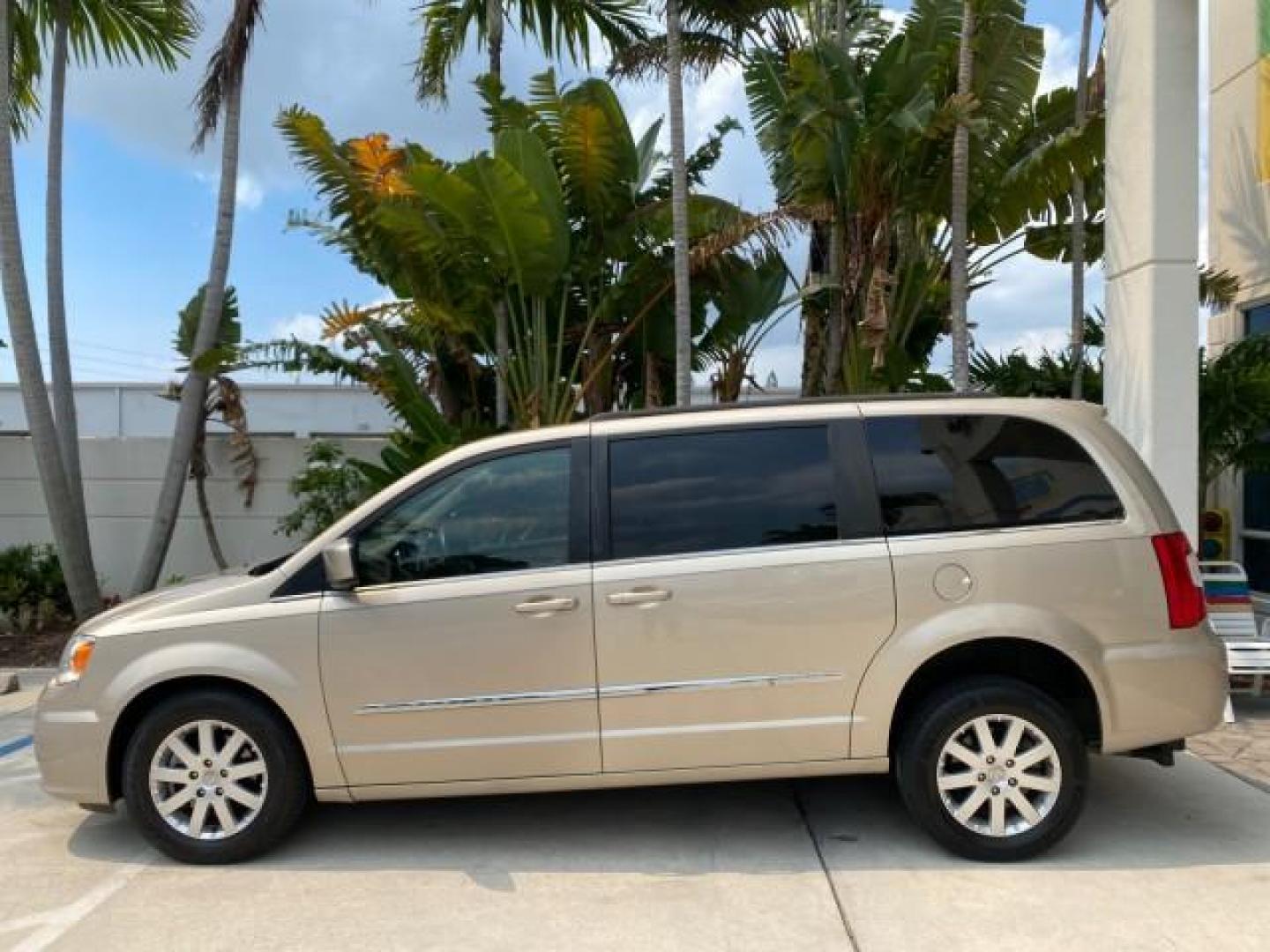 2016 Cashmere/Sandstone Pearlcoat /Dk Frost Beige/Med Beige Chrysler Town and Country REAR DOOR, HANDICAP RAMP LOW MILES 58,632 (2C4RC1BG4GR) with an 3.6L V6 Cylinder Engine engine, Automatic transmission, located at 4701 North Dixie Hwy, Pompano Beach, FL, 33064, (954) 422-2889, 26.240938, -80.123474 - OUR WEBPAGE FLORIDACARS1.COM HAS OVER 100 PHOTOS AND FREE CARFAX LINK 2016 Chrysler Town AND Country Touring Van 3.6L V6 F DOHC 24V Gasoline 25 MPG Front Wheel Drive Features ABS Brakes Air Conditioning Alloy Wheels AM/FM Stereo Automatic Transmission Auxiliary Audio Input Bluetooth Technology CD Au- Photo#29