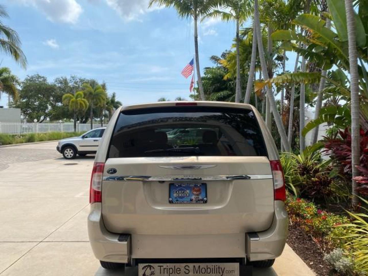 2016 Cashmere/Sandstone Pearlcoat /Dk Frost Beige/Med Beige Chrysler Town and Country REAR DOOR, HANDICAP RAMP LOW MILES 58,632 (2C4RC1BG4GR) with an 3.6L V6 Cylinder Engine engine, Automatic transmission, located at 4701 North Dixie Hwy, Pompano Beach, FL, 33064, (954) 422-2889, 26.240938, -80.123474 - OUR WEBPAGE FLORIDACARS1.COM HAS OVER 100 PHOTOS AND FREE CARFAX LINK 2016 Chrysler Town AND Country Touring Van 3.6L V6 F DOHC 24V Gasoline 25 MPG Front Wheel Drive Features ABS Brakes Air Conditioning Alloy Wheels AM/FM Stereo Automatic Transmission Auxiliary Audio Input Bluetooth Technology CD Au- Photo#33