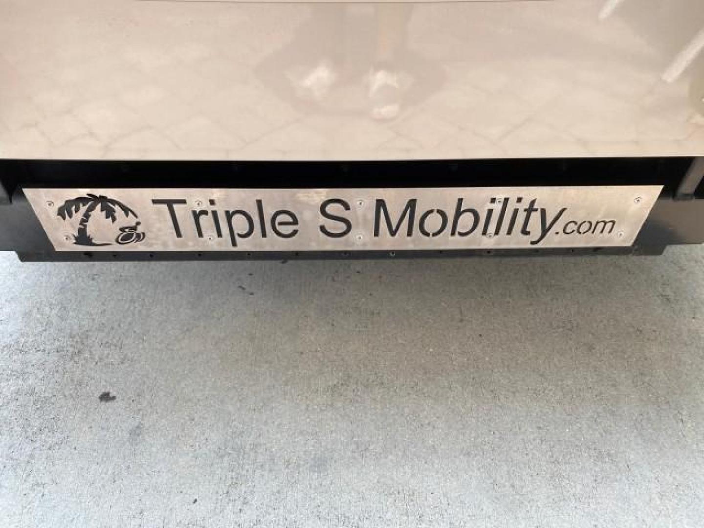 2016 Cashmere/Sandstone Pearlcoat /Dk Frost Beige/Med Beige Chrysler Town and Country REAR DOOR, HANDICAP RAMP LOW MILES 58,632 (2C4RC1BG4GR) with an 3.6L V6 Cylinder Engine engine, Automatic transmission, located at 4701 North Dixie Hwy, Pompano Beach, FL, 33064, (954) 422-2889, 26.240938, -80.123474 - OUR WEBPAGE FLORIDACARS1.COM HAS OVER 100 PHOTOS AND FREE CARFAX LINK 2016 Chrysler Town AND Country Touring Van 3.6L V6 F DOHC 24V Gasoline 25 MPG Front Wheel Drive Features ABS Brakes Air Conditioning Alloy Wheels AM/FM Stereo Automatic Transmission Auxiliary Audio Input Bluetooth Technology CD Au- Photo#87