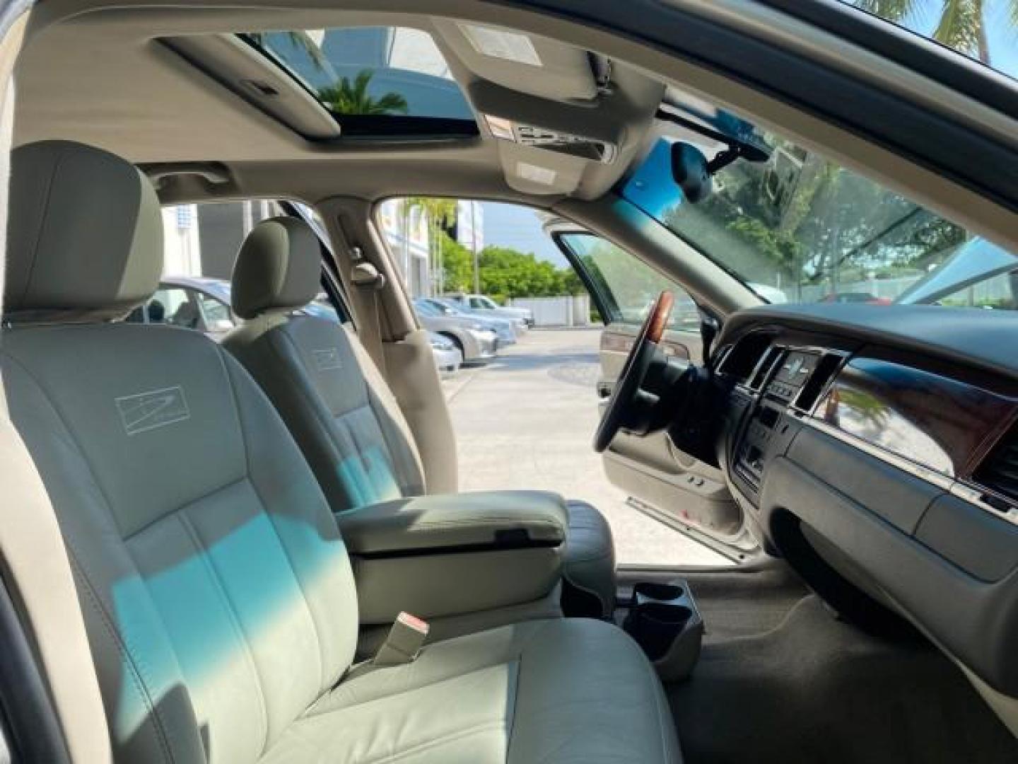 2005 Light French Silk Metallic /Med/Lt Parchment Lincoln Town Car Signature Limited LOW MILES 84,448 (1LNHM82W55Y) with an 4.6L SOHC SMPI V8 Engine engine, Automatic transmission, located at 4701 North Dixie Hwy, Pompano Beach, FL, 33064, (954) 422-2889, 26.240938, -80.123474 - OUR WEBPAGE FLORIDACARS1.COM HAS OVER 100 PHOTOS AND FREE CARFAX LINK 2005 Lincoln Town Car Signature Limited Sedan 4 DR 4.6L V8 F OHV 16V Gasoline 25 MPG Rear Wheel Drive Features ABS Brakes Air Conditioning Alloy Wheels AM/FM Stereo Audiophile Sound System Automatic Transmission Cassette Player CD- Photo#12