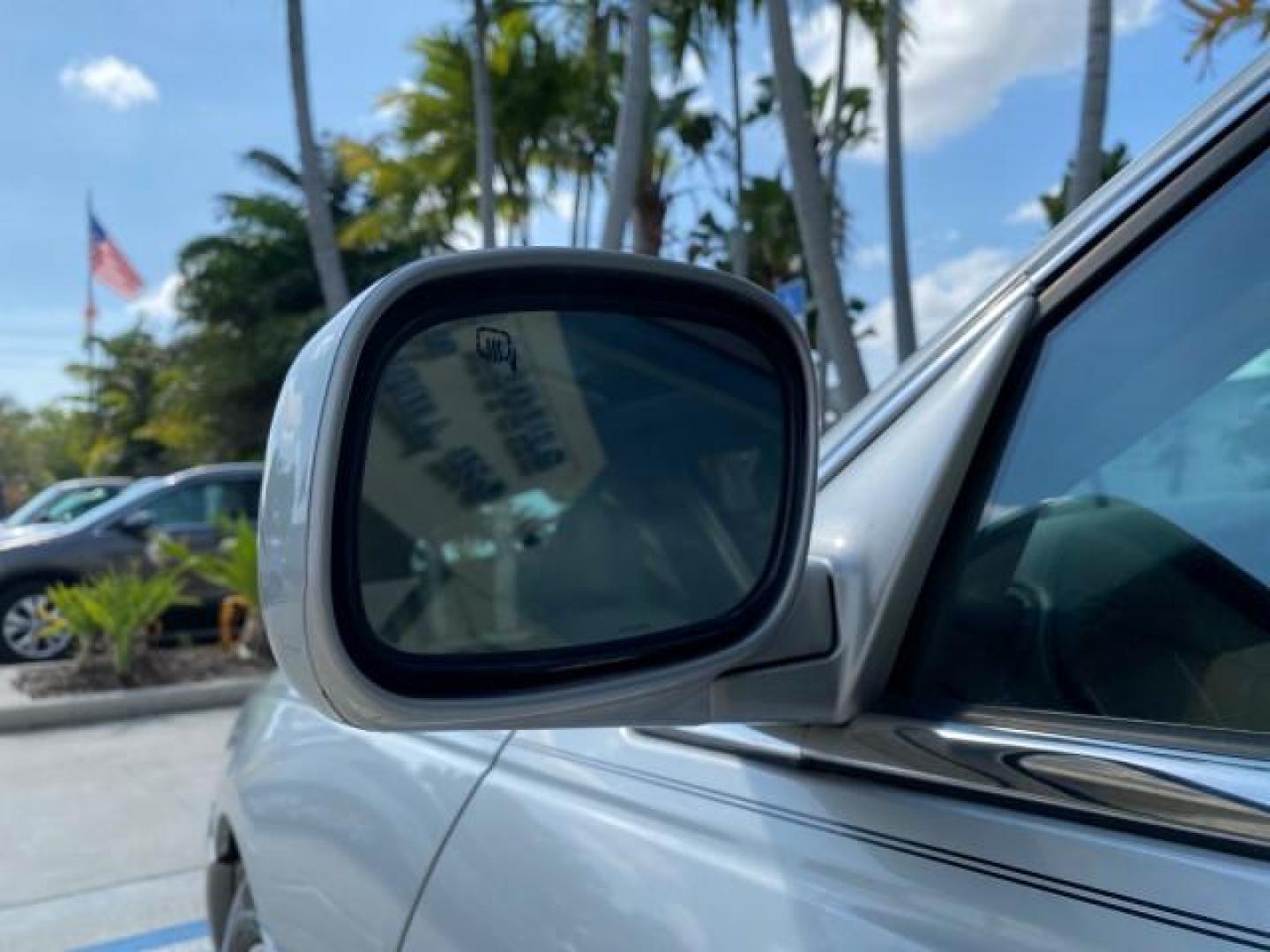 2005 Light French Silk Metallic /Med/Lt Parchment Lincoln Town Car Signature Limited LOW MILES 84,448 (1LNHM82W55Y) with an 4.6L SOHC SMPI V8 Engine engine, Automatic transmission, located at 4701 North Dixie Hwy, Pompano Beach, FL, 33064, (954) 422-2889, 26.240938, -80.123474 - OUR WEBPAGE FLORIDACARS1.COM HAS OVER 100 PHOTOS AND FREE CARFAX LINK 2005 Lincoln Town Car Signature Limited Sedan 4 DR 4.6L V8 F OHV 16V Gasoline 25 MPG Rear Wheel Drive Features ABS Brakes Air Conditioning Alloy Wheels AM/FM Stereo Audiophile Sound System Automatic Transmission Cassette Player CD- Photo#40