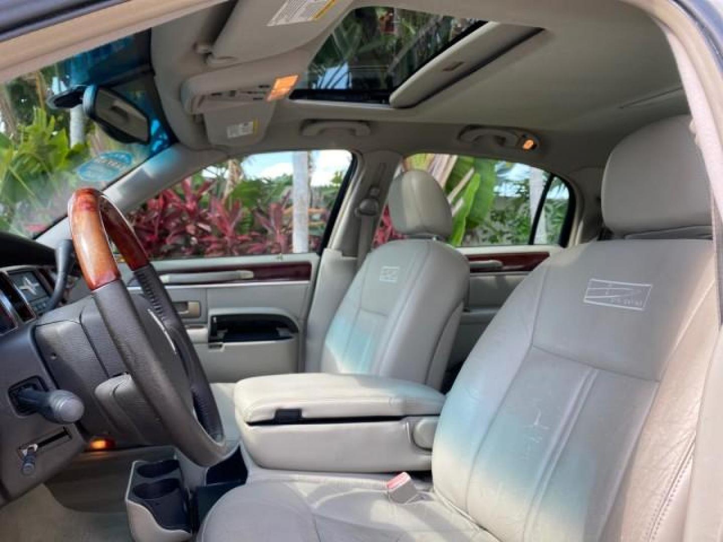 2005 Light French Silk Metallic /Med/Lt Parchment Lincoln Town Car Signature Limited LOW MILES 84,448 (1LNHM82W55Y) with an 4.6L SOHC SMPI V8 Engine engine, Automatic transmission, located at 4701 North Dixie Hwy, Pompano Beach, FL, 33064, (954) 422-2889, 26.240938, -80.123474 - OUR WEBPAGE FLORIDACARS1.COM HAS OVER 100 PHOTOS AND FREE CARFAX LINK 2005 Lincoln Town Car Signature Limited Sedan 4 DR 4.6L V8 F OHV 16V Gasoline 25 MPG Rear Wheel Drive Features ABS Brakes Air Conditioning Alloy Wheels AM/FM Stereo Audiophile Sound System Automatic Transmission Cassette Player CD- Photo#44