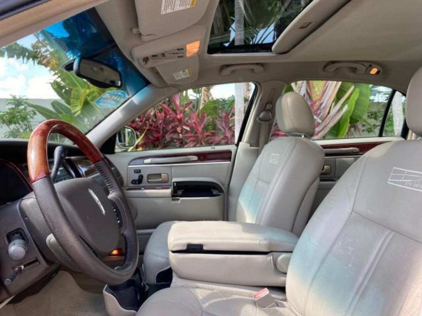 2005 Light French Silk Metallic /Med/Lt Parchment Lincoln Town Car Signature Limited LOW MILES 84,448 (1LNHM82W55Y) with an 4.6L SOHC SMPI V8 Engine engine, Automatic transmission, located at 4701 North Dixie Hwy, Pompano Beach, FL, 33064, (954) 422-2889, 26.240938, -80.123474 - OUR WEBPAGE FLORIDACARS1.COM HAS OVER 100 PHOTOS AND FREE CARFAX LINK 2005 Lincoln Town Car Signature Limited Sedan 4 DR 4.6L V8 F OHV 16V Gasoline 25 MPG Rear Wheel Drive Features ABS Brakes Air Conditioning Alloy Wheels AM/FM Stereo Audiophile Sound System Automatic Transmission Cassette Player CD- Photo#46