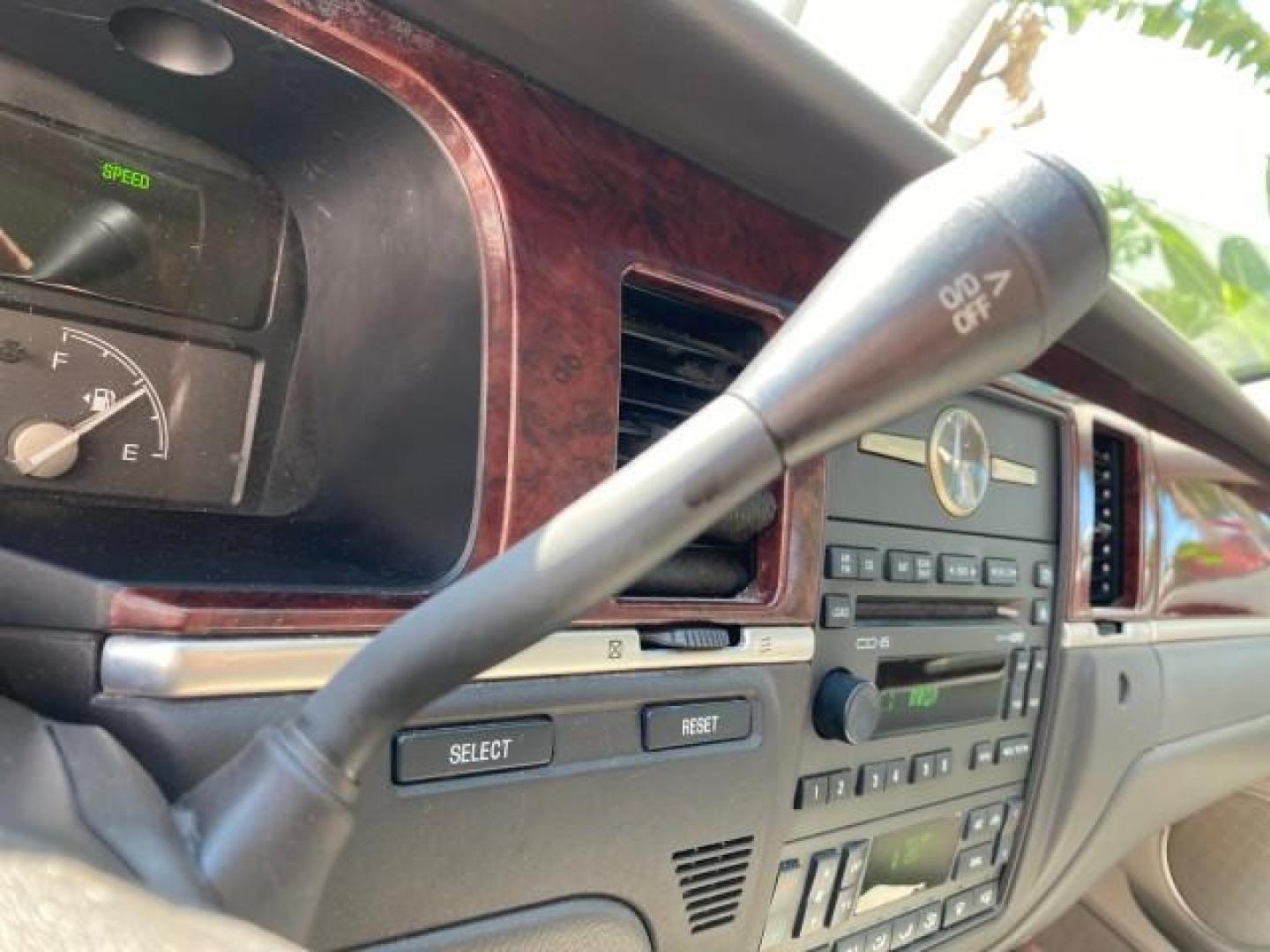 2005 Light French Silk Metallic /Med/Lt Parchment Lincoln Town Car Signature Limited LOW MILES 84,448 (1LNHM82W55Y) with an 4.6L SOHC SMPI V8 Engine engine, Automatic transmission, located at 4701 North Dixie Hwy, Pompano Beach, FL, 33064, (954) 422-2889, 26.240938, -80.123474 - OUR WEBPAGE FLORIDACARS1.COM HAS OVER 100 PHOTOS AND FREE CARFAX LINK 2005 Lincoln Town Car Signature Limited Sedan 4 DR 4.6L V8 F OHV 16V Gasoline 25 MPG Rear Wheel Drive Features ABS Brakes Air Conditioning Alloy Wheels AM/FM Stereo Audiophile Sound System Automatic Transmission Cassette Player CD- Photo#54