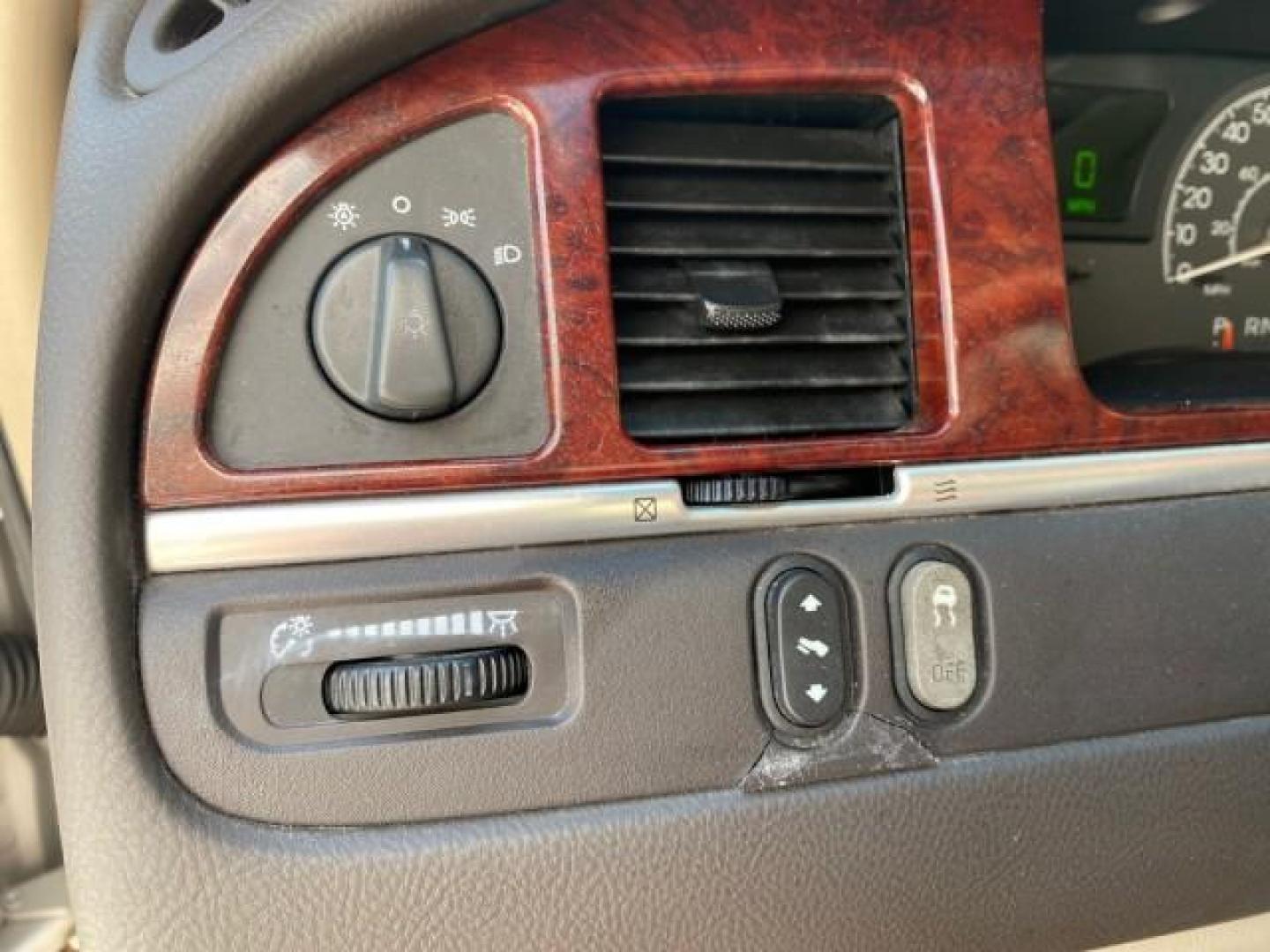 2005 Light French Silk Metallic /Med/Lt Parchment Lincoln Town Car Signature Limited LOW MILES 84,448 (1LNHM82W55Y) with an 4.6L SOHC SMPI V8 Engine engine, Automatic transmission, located at 4701 North Dixie Hwy, Pompano Beach, FL, 33064, (954) 422-2889, 26.240938, -80.123474 - OUR WEBPAGE FLORIDACARS1.COM HAS OVER 100 PHOTOS AND FREE CARFAX LINK 2005 Lincoln Town Car Signature Limited Sedan 4 DR 4.6L V8 F OHV 16V Gasoline 25 MPG Rear Wheel Drive Features ABS Brakes Air Conditioning Alloy Wheels AM/FM Stereo Audiophile Sound System Automatic Transmission Cassette Player CD- Photo#55