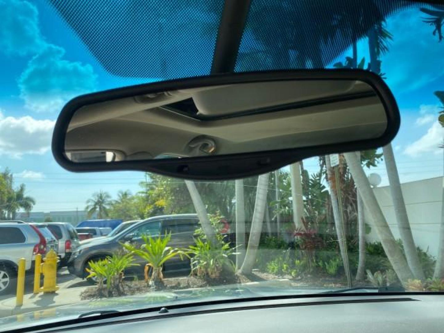 2005 Light French Silk Metallic /Med/Lt Parchment Lincoln Town Car Signature Limited LOW MILES 84,448 (1LNHM82W55Y) with an 4.6L SOHC SMPI V8 Engine engine, Automatic transmission, located at 4701 North Dixie Hwy, Pompano Beach, FL, 33064, (954) 422-2889, 26.240938, -80.123474 - OUR WEBPAGE FLORIDACARS1.COM HAS OVER 100 PHOTOS AND FREE CARFAX LINK 2005 Lincoln Town Car Signature Limited Sedan 4 DR 4.6L V8 F OHV 16V Gasoline 25 MPG Rear Wheel Drive Features ABS Brakes Air Conditioning Alloy Wheels AM/FM Stereo Audiophile Sound System Automatic Transmission Cassette Player CD- Photo#68