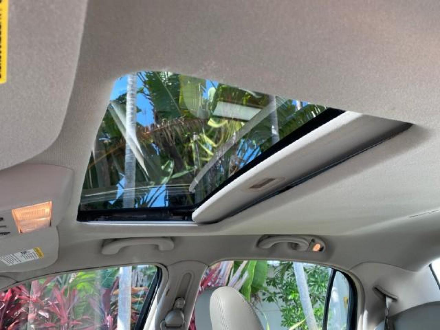 2005 Light French Silk Metallic /Med/Lt Parchment Lincoln Town Car Signature Limited LOW MILES 84,448 (1LNHM82W55Y) with an 4.6L SOHC SMPI V8 Engine engine, Automatic transmission, located at 4701 North Dixie Hwy, Pompano Beach, FL, 33064, (954) 422-2889, 26.240938, -80.123474 - OUR WEBPAGE FLORIDACARS1.COM HAS OVER 100 PHOTOS AND FREE CARFAX LINK 2005 Lincoln Town Car Signature Limited Sedan 4 DR 4.6L V8 F OHV 16V Gasoline 25 MPG Rear Wheel Drive Features ABS Brakes Air Conditioning Alloy Wheels AM/FM Stereo Audiophile Sound System Automatic Transmission Cassette Player CD- Photo#75