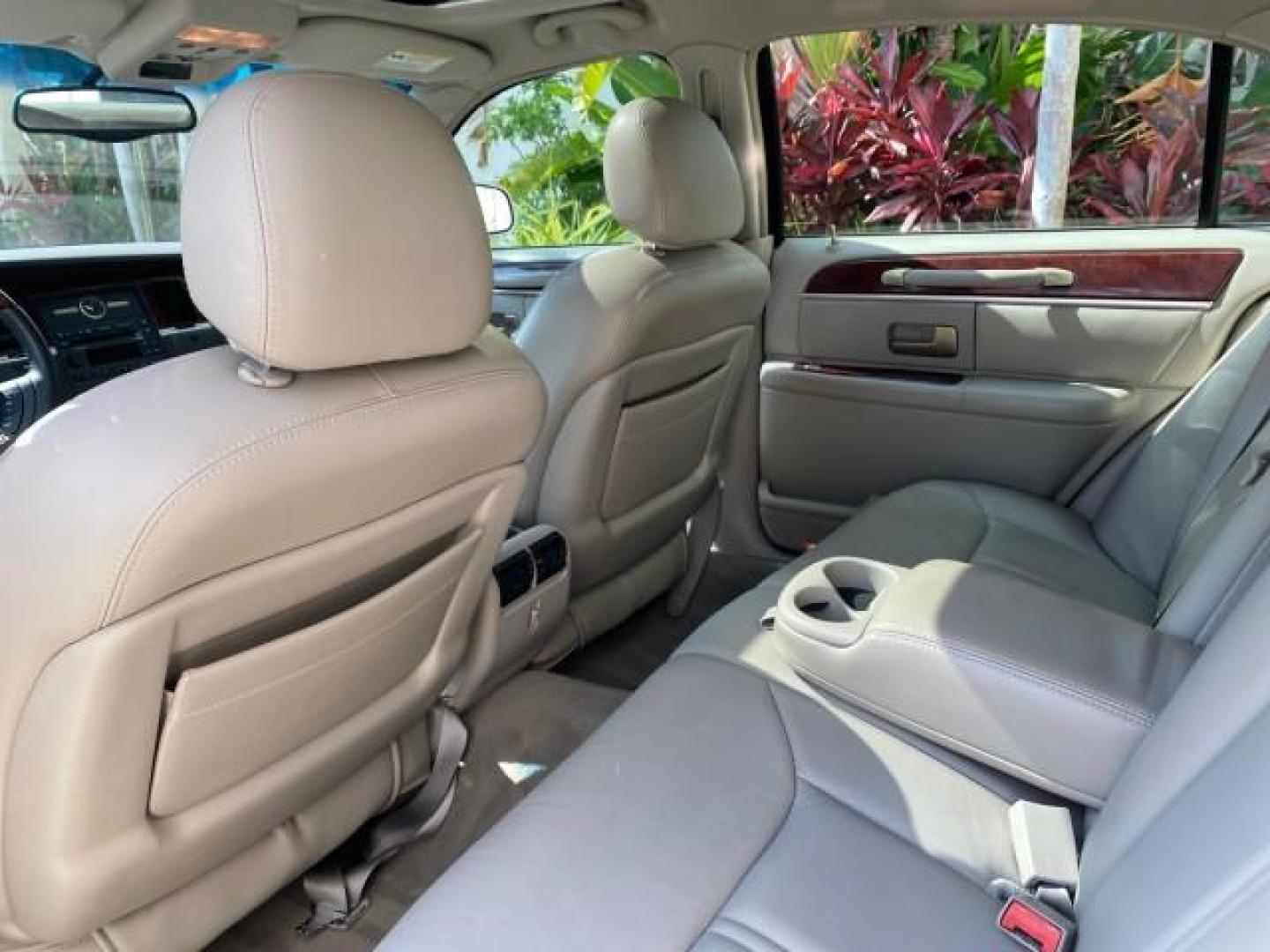 2005 Light French Silk Metallic /Med/Lt Parchment Lincoln Town Car Signature Limited LOW MILES 84,448 (1LNHM82W55Y) with an 4.6L SOHC SMPI V8 Engine engine, Automatic transmission, located at 4701 North Dixie Hwy, Pompano Beach, FL, 33064, (954) 422-2889, 26.240938, -80.123474 - OUR WEBPAGE FLORIDACARS1.COM HAS OVER 100 PHOTOS AND FREE CARFAX LINK 2005 Lincoln Town Car Signature Limited Sedan 4 DR 4.6L V8 F OHV 16V Gasoline 25 MPG Rear Wheel Drive Features ABS Brakes Air Conditioning Alloy Wheels AM/FM Stereo Audiophile Sound System Automatic Transmission Cassette Player CD- Photo#89