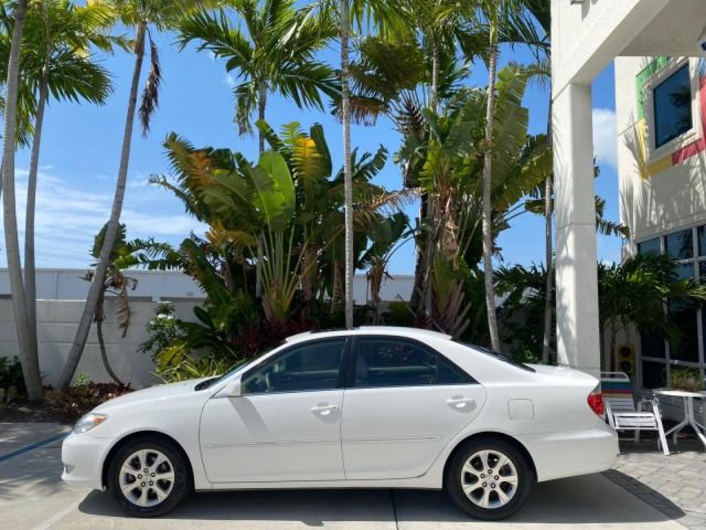 2006 Super White /Taupe Toyota Camry XLE V6 LOW MILES 65,439 (4T1BF30K76U) with an 3.0L DOHC SEFI 24-Valve V6 Engine engine, Automatic transmission, located at 4701 North Dixie Hwy, Pompano Beach, FL, 33064, (954) 422-2889, 26.240938, -80.123474 - OUR WEBPAGE FLORIDACARS1.COM HAS OVER 100 PHOTOS AND FREE CARFAX LINK 2006 Toyota Camry XLE V6 1 OWNER Sedan 4 DR 3.0L V6 F DOHC 24V Gasoline 29 MPG Front Wheel Drive Features ABS Brakes Air Conditioning Alloy Wheels AM/FM Stereo Automatic Transmission Cassette Player CD Audio Cruise Control JBL Sou- Photo#4