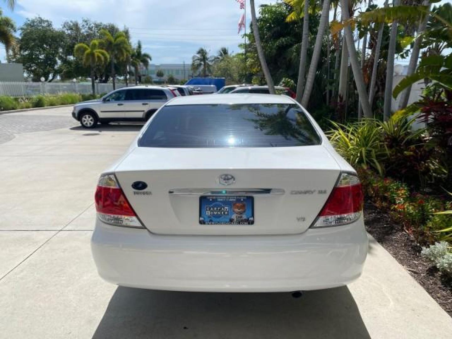 2006 Super White /Taupe Toyota Camry XLE V6 LOW MILES 65,439 (4T1BF30K76U) with an 3.0L DOHC SEFI 24-Valve V6 Engine engine, Automatic transmission, located at 4701 North Dixie Hwy, Pompano Beach, FL, 33064, (954) 422-2889, 26.240938, -80.123474 - OUR WEBPAGE FLORIDACARS1.COM HAS OVER 100 PHOTOS AND FREE CARFAX LINK 2006 Toyota Camry XLE V6 1 OWNER Sedan 4 DR 3.0L V6 F DOHC 24V Gasoline 29 MPG Front Wheel Drive Features ABS Brakes Air Conditioning Alloy Wheels AM/FM Stereo Automatic Transmission Cassette Player CD Audio Cruise Control JBL Sou- Photo#6
