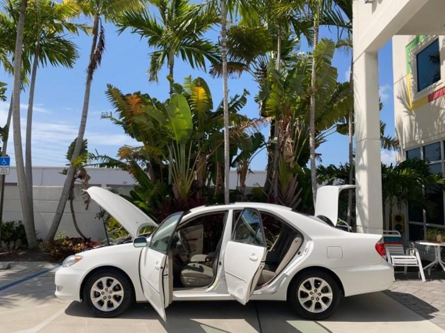 2006 Super White /Taupe Toyota Camry XLE V6 LOW MILES 65,439 (4T1BF30K76U) with an 3.0L DOHC SEFI 24-Valve V6 Engine engine, Automatic transmission, located at 4701 North Dixie Hwy, Pompano Beach, FL, 33064, (954) 422-2889, 26.240938, -80.123474 - OUR WEBPAGE FLORIDACARS1.COM HAS OVER 100 PHOTOS AND FREE CARFAX LINK 2006 Toyota Camry XLE V6 1 OWNER Sedan 4 DR 3.0L V6 F DOHC 24V Gasoline 29 MPG Front Wheel Drive Features ABS Brakes Air Conditioning Alloy Wheels AM/FM Stereo Automatic Transmission Cassette Player CD Audio Cruise Control JBL Sou- Photo#8