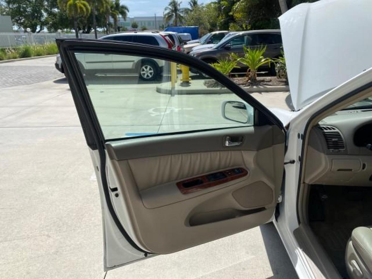 2006 Super White /Taupe Toyota Camry XLE V6 LOW MILES 65,439 (4T1BF30K76U) with an 3.0L DOHC SEFI 24-Valve V6 Engine engine, Automatic transmission, located at 4701 North Dixie Hwy, Pompano Beach, FL, 33064, (954) 422-2889, 26.240938, -80.123474 - OUR WEBPAGE FLORIDACARS1.COM HAS OVER 100 PHOTOS AND FREE CARFAX LINK 2006 Toyota Camry XLE V6 1 OWNER Sedan 4 DR 3.0L V6 F DOHC 24V Gasoline 29 MPG Front Wheel Drive Features ABS Brakes Air Conditioning Alloy Wheels AM/FM Stereo Automatic Transmission Cassette Player CD Audio Cruise Control JBL Sou- Photo#9