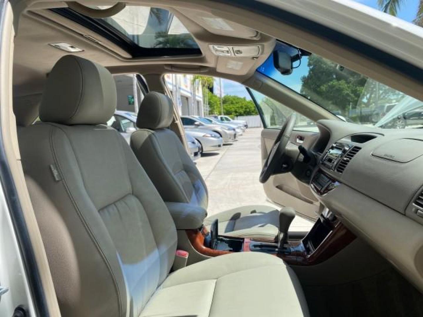 2006 Super White /Taupe Toyota Camry XLE V6 LOW MILES 65,439 (4T1BF30K76U) with an 3.0L DOHC SEFI 24-Valve V6 Engine engine, Automatic transmission, located at 4701 North Dixie Hwy, Pompano Beach, FL, 33064, (954) 422-2889, 26.240938, -80.123474 - OUR WEBPAGE FLORIDACARS1.COM HAS OVER 100 PHOTOS AND FREE CARFAX LINK 2006 Toyota Camry XLE V6 1 OWNER Sedan 4 DR 3.0L V6 F DOHC 24V Gasoline 29 MPG Front Wheel Drive Features ABS Brakes Air Conditioning Alloy Wheels AM/FM Stereo Automatic Transmission Cassette Player CD Audio Cruise Control JBL Sou- Photo#12