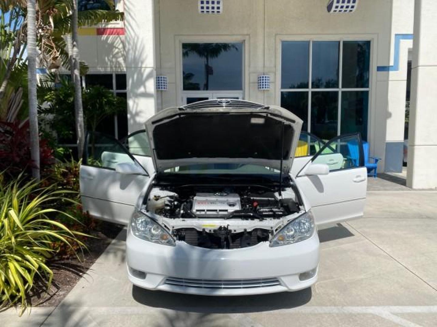 2006 Super White /Taupe Toyota Camry XLE V6 LOW MILES 65,439 (4T1BF30K76U) with an 3.0L DOHC SEFI 24-Valve V6 Engine engine, Automatic transmission, located at 4701 North Dixie Hwy, Pompano Beach, FL, 33064, (954) 422-2889, 26.240938, -80.123474 - OUR WEBPAGE FLORIDACARS1.COM HAS OVER 100 PHOTOS AND FREE CARFAX LINK 2006 Toyota Camry XLE V6 1 OWNER Sedan 4 DR 3.0L V6 F DOHC 24V Gasoline 29 MPG Front Wheel Drive Features ABS Brakes Air Conditioning Alloy Wheels AM/FM Stereo Automatic Transmission Cassette Player CD Audio Cruise Control JBL Sou- Photo#16
