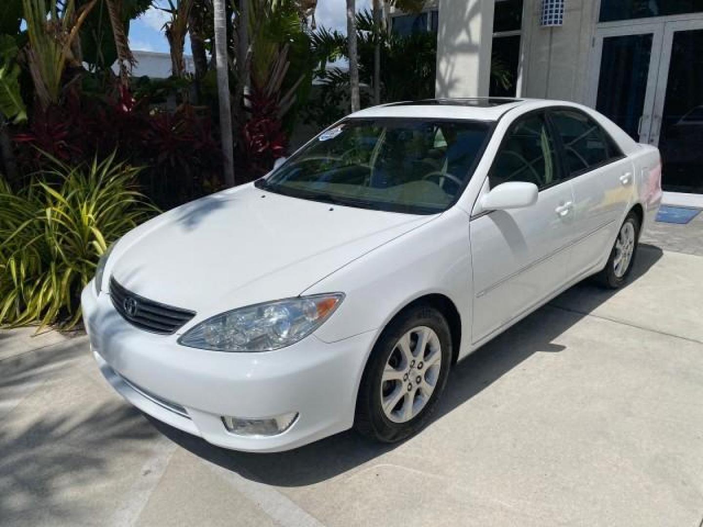 2006 Super White /Taupe Toyota Camry XLE V6 LOW MILES 65,439 (4T1BF30K76U) with an 3.0L DOHC SEFI 24-Valve V6 Engine engine, Automatic transmission, located at 4701 North Dixie Hwy, Pompano Beach, FL, 33064, (954) 422-2889, 26.240938, -80.123474 - OUR WEBPAGE FLORIDACARS1.COM HAS OVER 100 PHOTOS AND FREE CARFAX LINK 2006 Toyota Camry XLE V6 1 OWNER Sedan 4 DR 3.0L V6 F DOHC 24V Gasoline 29 MPG Front Wheel Drive Features ABS Brakes Air Conditioning Alloy Wheels AM/FM Stereo Automatic Transmission Cassette Player CD Audio Cruise Control JBL Sou- Photo#28