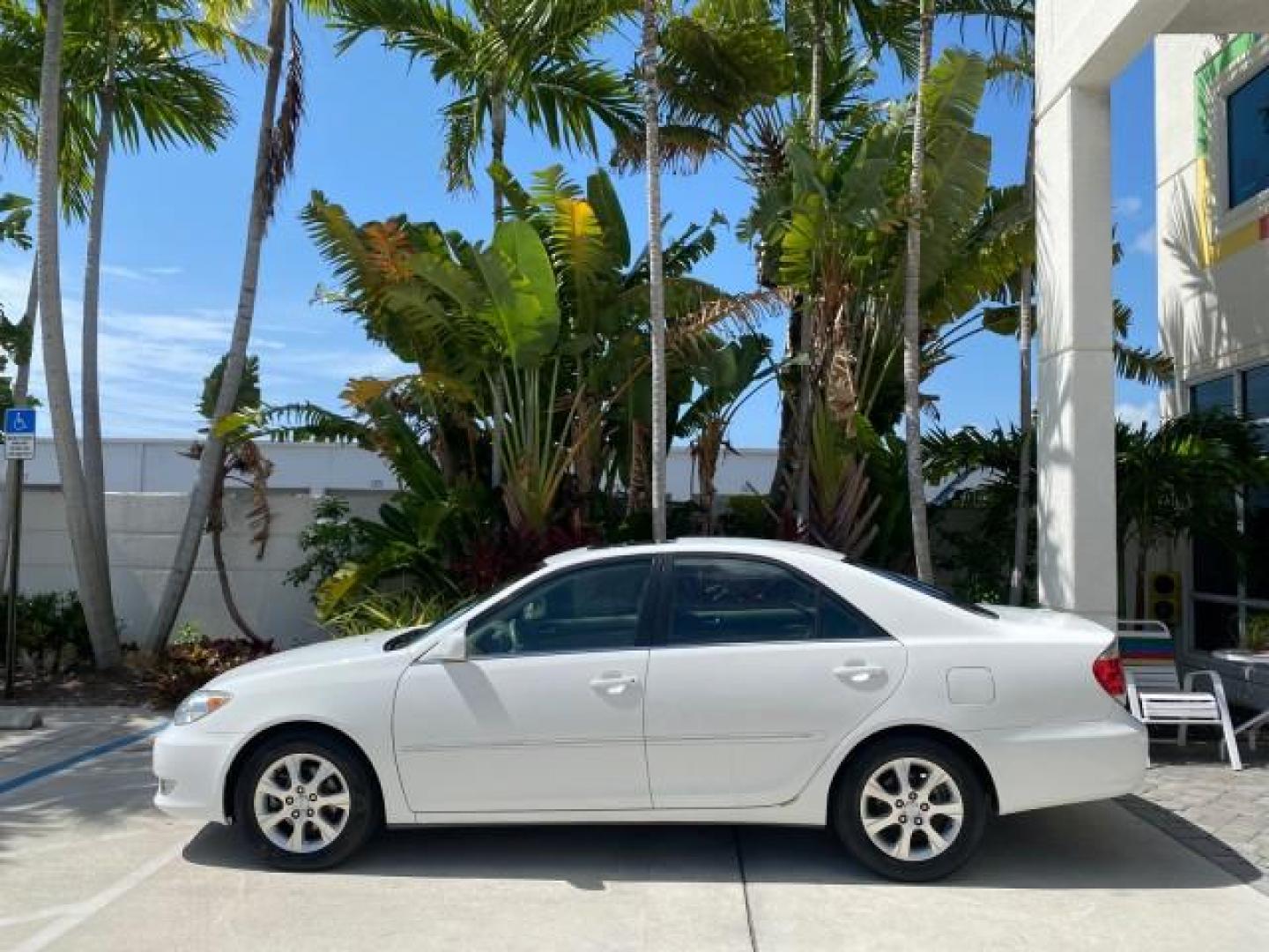 2006 Super White /Taupe Toyota Camry XLE V6 LOW MILES 65,439 (4T1BF30K76U) with an 3.0L DOHC SEFI 24-Valve V6 Engine engine, Automatic transmission, located at 4701 North Dixie Hwy, Pompano Beach, FL, 33064, (954) 422-2889, 26.240938, -80.123474 - OUR WEBPAGE FLORIDACARS1.COM HAS OVER 100 PHOTOS AND FREE CARFAX LINK 2006 Toyota Camry XLE V6 1 OWNER Sedan 4 DR 3.0L V6 F DOHC 24V Gasoline 29 MPG Front Wheel Drive Features ABS Brakes Air Conditioning Alloy Wheels AM/FM Stereo Automatic Transmission Cassette Player CD Audio Cruise Control JBL Sou- Photo#30