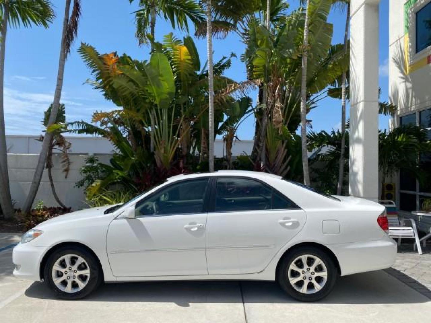 2006 Super White /Taupe Toyota Camry XLE V6 LOW MILES 65,439 (4T1BF30K76U) with an 3.0L DOHC SEFI 24-Valve V6 Engine engine, Automatic transmission, located at 4701 North Dixie Hwy, Pompano Beach, FL, 33064, (954) 422-2889, 26.240938, -80.123474 - OUR WEBPAGE FLORIDACARS1.COM HAS OVER 100 PHOTOS AND FREE CARFAX LINK 2006 Toyota Camry XLE V6 1 OWNER Sedan 4 DR 3.0L V6 F DOHC 24V Gasoline 29 MPG Front Wheel Drive Features ABS Brakes Air Conditioning Alloy Wheels AM/FM Stereo Automatic Transmission Cassette Player CD Audio Cruise Control JBL Sou- Photo#31