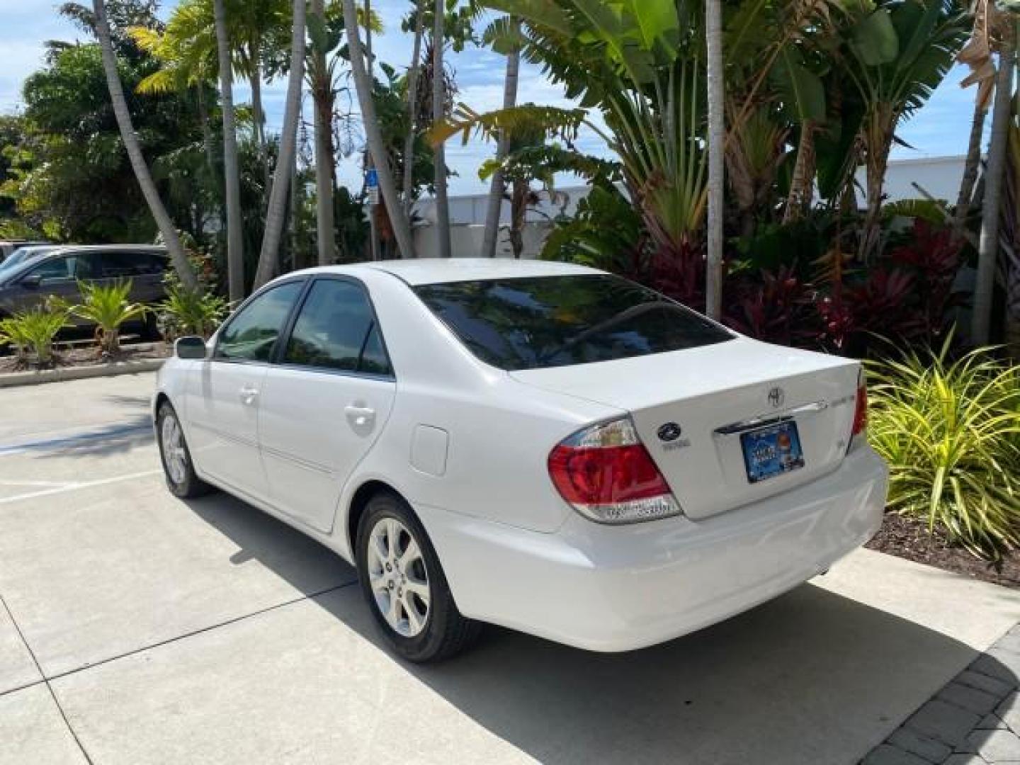 2006 Super White /Taupe Toyota Camry XLE V6 LOW MILES 65,439 (4T1BF30K76U) with an 3.0L DOHC SEFI 24-Valve V6 Engine engine, Automatic transmission, located at 4701 North Dixie Hwy, Pompano Beach, FL, 33064, (954) 422-2889, 26.240938, -80.123474 - OUR WEBPAGE FLORIDACARS1.COM HAS OVER 100 PHOTOS AND FREE CARFAX LINK 2006 Toyota Camry XLE V6 1 OWNER Sedan 4 DR 3.0L V6 F DOHC 24V Gasoline 29 MPG Front Wheel Drive Features ABS Brakes Air Conditioning Alloy Wheels AM/FM Stereo Automatic Transmission Cassette Player CD Audio Cruise Control JBL Sou- Photo#32