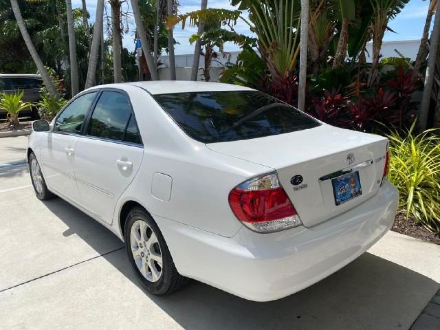 2006 Super White /Taupe Toyota Camry XLE V6 LOW MILES 65,439 (4T1BF30K76U) with an 3.0L DOHC SEFI 24-Valve V6 Engine engine, Automatic transmission, located at 4701 North Dixie Hwy, Pompano Beach, FL, 33064, (954) 422-2889, 26.240938, -80.123474 - OUR WEBPAGE FLORIDACARS1.COM HAS OVER 100 PHOTOS AND FREE CARFAX LINK 2006 Toyota Camry XLE V6 1 OWNER Sedan 4 DR 3.0L V6 F DOHC 24V Gasoline 29 MPG Front Wheel Drive Features ABS Brakes Air Conditioning Alloy Wheels AM/FM Stereo Automatic Transmission Cassette Player CD Audio Cruise Control JBL Sou- Photo#33