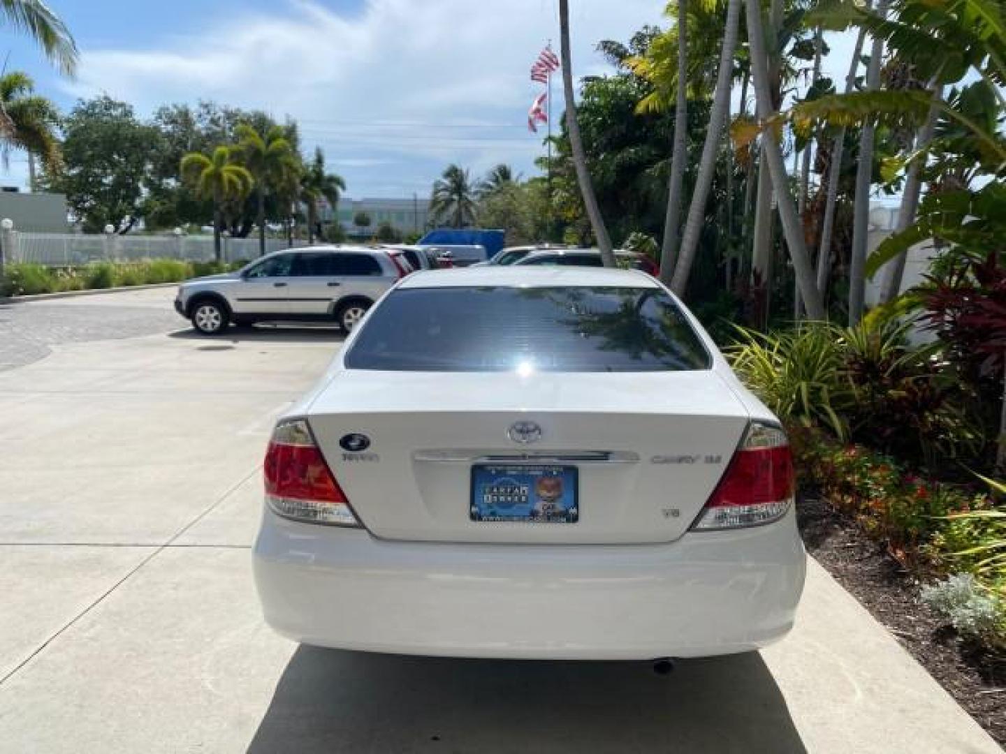 2006 Super White /Taupe Toyota Camry XLE V6 LOW MILES 65,439 (4T1BF30K76U) with an 3.0L DOHC SEFI 24-Valve V6 Engine engine, Automatic transmission, located at 4701 North Dixie Hwy, Pompano Beach, FL, 33064, (954) 422-2889, 26.240938, -80.123474 - OUR WEBPAGE FLORIDACARS1.COM HAS OVER 100 PHOTOS AND FREE CARFAX LINK 2006 Toyota Camry XLE V6 1 OWNER Sedan 4 DR 3.0L V6 F DOHC 24V Gasoline 29 MPG Front Wheel Drive Features ABS Brakes Air Conditioning Alloy Wheels AM/FM Stereo Automatic Transmission Cassette Player CD Audio Cruise Control JBL Sou- Photo#34