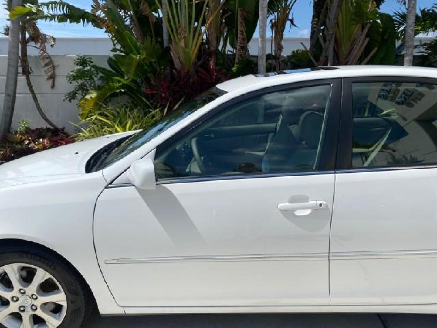 2006 Super White /Taupe Toyota Camry XLE V6 LOW MILES 65,439 (4T1BF30K76U) with an 3.0L DOHC SEFI 24-Valve V6 Engine engine, Automatic transmission, located at 4701 North Dixie Hwy, Pompano Beach, FL, 33064, (954) 422-2889, 26.240938, -80.123474 - OUR WEBPAGE FLORIDACARS1.COM HAS OVER 100 PHOTOS AND FREE CARFAX LINK 2006 Toyota Camry XLE V6 1 OWNER Sedan 4 DR 3.0L V6 F DOHC 24V Gasoline 29 MPG Front Wheel Drive Features ABS Brakes Air Conditioning Alloy Wheels AM/FM Stereo Automatic Transmission Cassette Player CD Audio Cruise Control JBL Sou- Photo#37