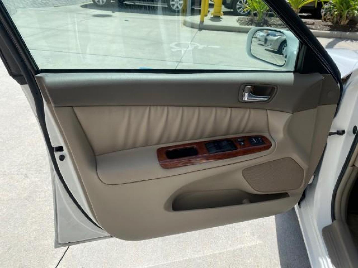 2006 Super White /Taupe Toyota Camry XLE V6 LOW MILES 65,439 (4T1BF30K76U) with an 3.0L DOHC SEFI 24-Valve V6 Engine engine, Automatic transmission, located at 4701 North Dixie Hwy, Pompano Beach, FL, 33064, (954) 422-2889, 26.240938, -80.123474 - OUR WEBPAGE FLORIDACARS1.COM HAS OVER 100 PHOTOS AND FREE CARFAX LINK 2006 Toyota Camry XLE V6 1 OWNER Sedan 4 DR 3.0L V6 F DOHC 24V Gasoline 29 MPG Front Wheel Drive Features ABS Brakes Air Conditioning Alloy Wheels AM/FM Stereo Automatic Transmission Cassette Player CD Audio Cruise Control JBL Sou- Photo#41
