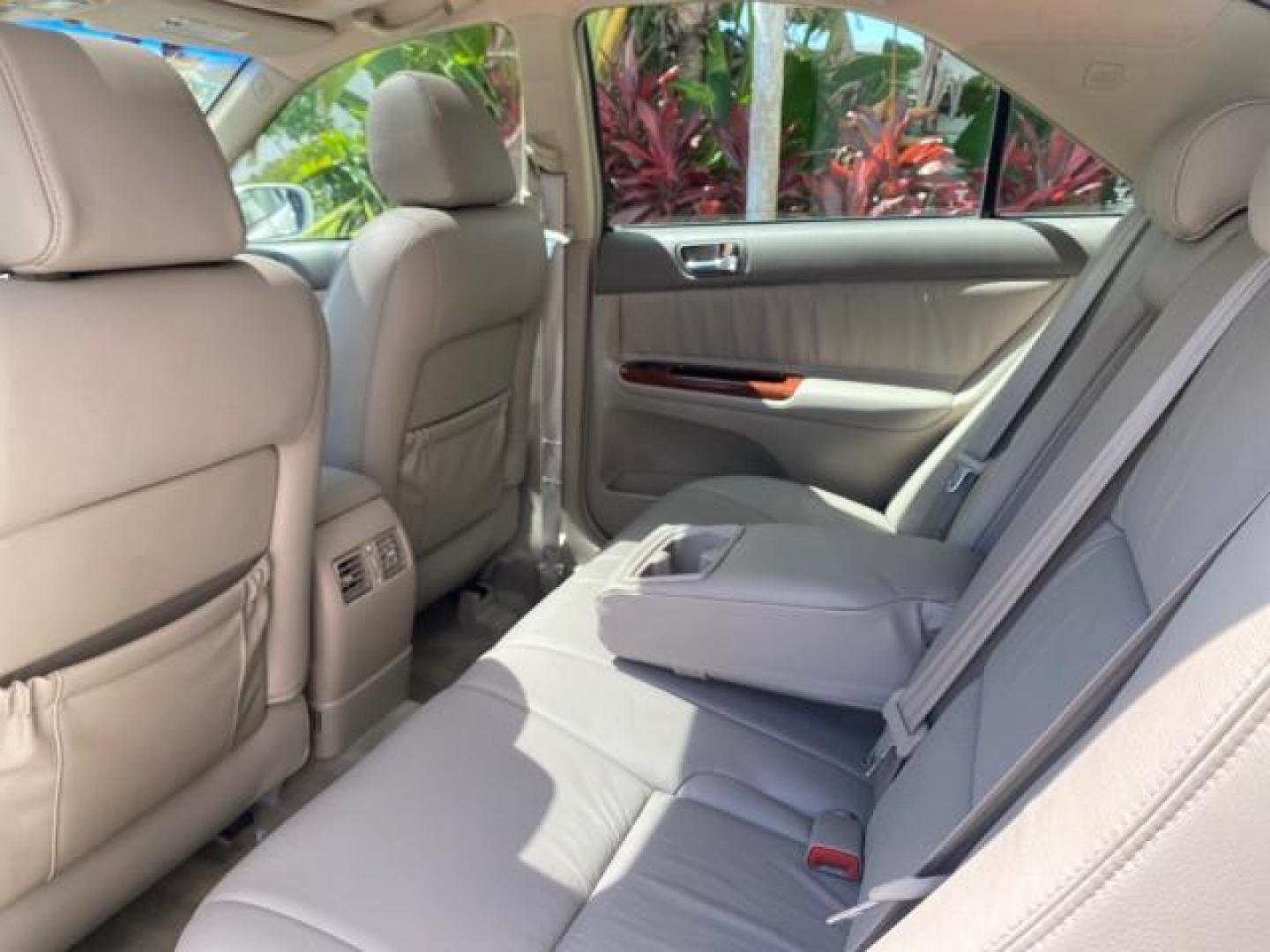 2006 Super White /Taupe Toyota Camry XLE V6 LOW MILES 65,439 (4T1BF30K76U) with an 3.0L DOHC SEFI 24-Valve V6 Engine engine, Automatic transmission, located at 4701 North Dixie Hwy, Pompano Beach, FL, 33064, (954) 422-2889, 26.240938, -80.123474 - OUR WEBPAGE FLORIDACARS1.COM HAS OVER 100 PHOTOS AND FREE CARFAX LINK 2006 Toyota Camry XLE V6 1 OWNER Sedan 4 DR 3.0L V6 F DOHC 24V Gasoline 29 MPG Front Wheel Drive Features ABS Brakes Air Conditioning Alloy Wheels AM/FM Stereo Automatic Transmission Cassette Player CD Audio Cruise Control JBL Sou- Photo#79