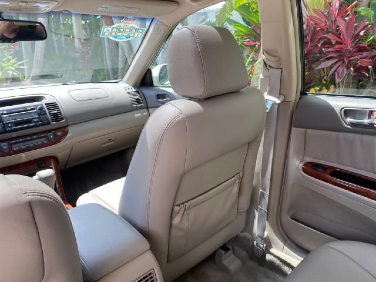 2006 Super White /Taupe Toyota Camry XLE V6 LOW MILES 65,439 (4T1BF30K76U) with an 3.0L DOHC SEFI 24-Valve V6 Engine engine, Automatic transmission, located at 4701 North Dixie Hwy, Pompano Beach, FL, 33064, (954) 422-2889, 26.240938, -80.123474 - OUR WEBPAGE FLORIDACARS1.COM HAS OVER 100 PHOTOS AND FREE CARFAX LINK 2006 Toyota Camry XLE V6 1 OWNER Sedan 4 DR 3.0L V6 F DOHC 24V Gasoline 29 MPG Front Wheel Drive Features ABS Brakes Air Conditioning Alloy Wheels AM/FM Stereo Automatic Transmission Cassette Player CD Audio Cruise Control JBL Sou- Photo#84
