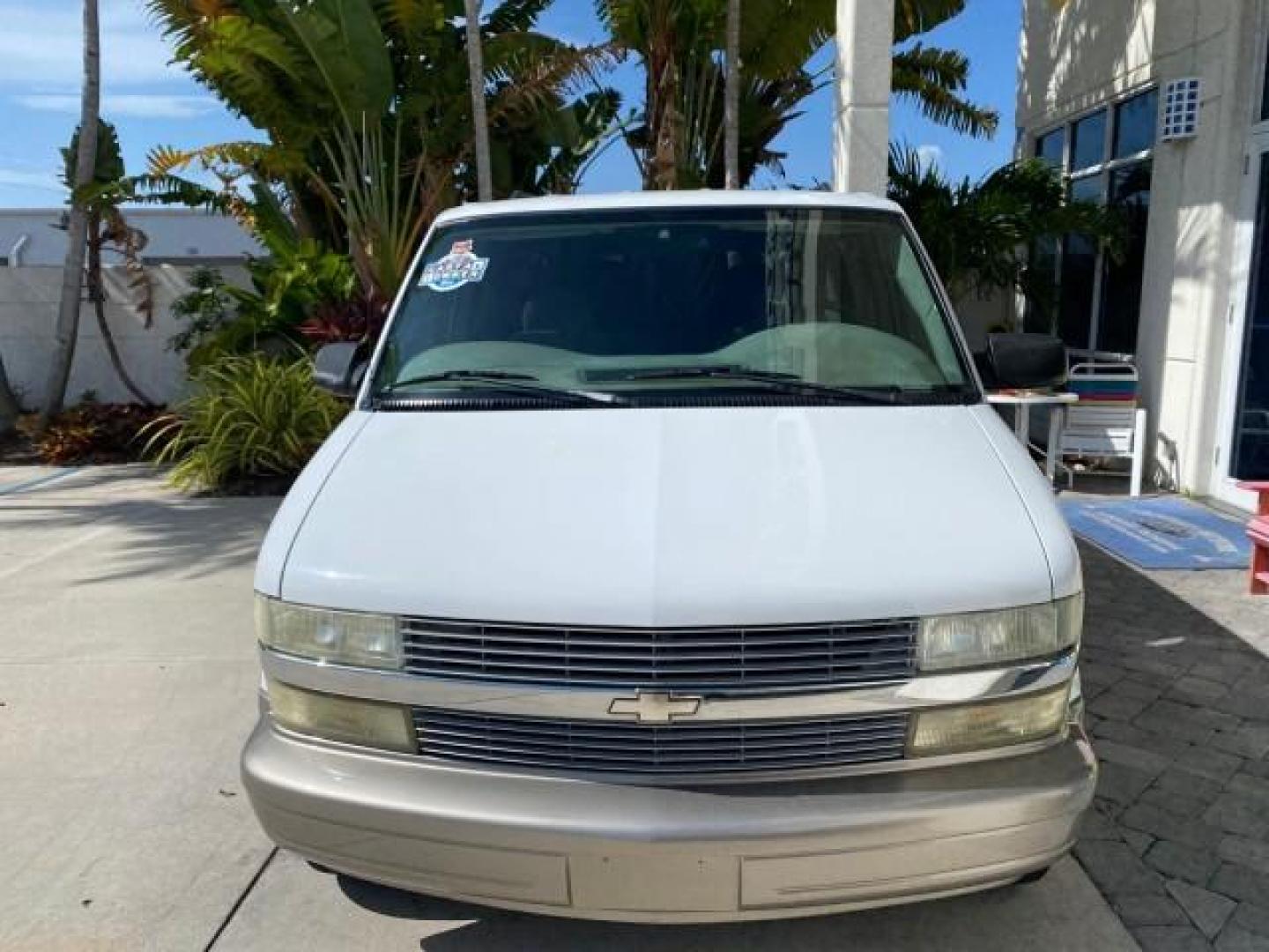 2005 Summit White /Medium Gray Chevrolet Astro Passenger LT LOW MILES 67,376 1 OWNER (1GNDM19X05B) with an 4.3L Vortec 4300 V6 MFI Engine engine, Automatic transmission, located at 4701 North Dixie Hwy, Pompano Beach, FL, 33064, (954) 422-2889, 26.240938, -80.123474 - OUR WEBPAGE FLORIDACARS1.COM HAS OVER 100 PHOTOS AND FREE CARFAX LINK 2005 Chevrolet Astro LT 1 OWNER Van 4.3L V6 F Gasoline 21 MPG Rear Wheel Drive Features ABS Brakes Air Conditioning Alloy Wheels AM/FM Stereo Automatic Transmission Barn Doors Cassette Player CD Audio Cloth Seats Cruise Control Fu- Photo#2