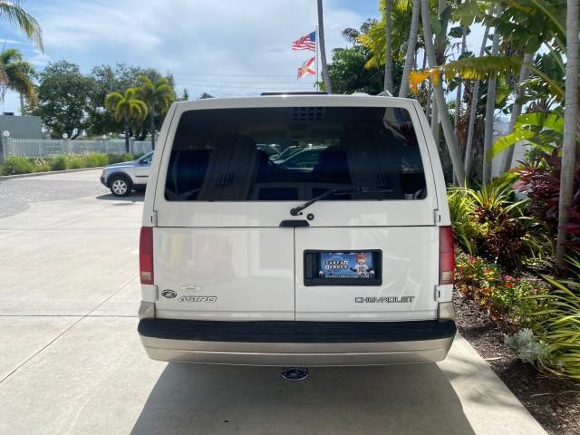 2005 Summit White /Medium Gray Chevrolet Astro Passenger LT LOW MILES 67,376 1 OWNER (1GNDM19X05B) with an 4.3L Vortec 4300 V6 MFI Engine engine, Automatic transmission, located at 4701 North Dixie Hwy, Pompano Beach, FL, 33064, (954) 422-2889, 26.240938, -80.123474 - OUR WEBPAGE FLORIDACARS1.COM HAS OVER 100 PHOTOS AND FREE CARFAX LINK 2005 Chevrolet Astro LT 1 OWNER Van 4.3L V6 F Gasoline 21 MPG Rear Wheel Drive Features ABS Brakes Air Conditioning Alloy Wheels AM/FM Stereo Automatic Transmission Barn Doors Cassette Player CD Audio Cloth Seats Cruise Control Fu- Photo#6