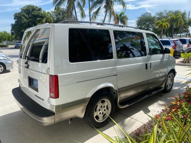 2005 Summit White /Medium Gray Chevrolet Astro Passenger LT LOW MILES 67,376 1 OWNER (1GNDM19X05B) with an 4.3L Vortec 4300 V6 MFI Engine engine, Automatic transmission, located at 4701 North Dixie Hwy, Pompano Beach, FL, 33064, (954) 422-2889, 26.240938, -80.123474 - OUR WEBPAGE FLORIDACARS1.COM HAS OVER 100 PHOTOS AND FREE CARFAX LINK 2005 Chevrolet Astro LT 1 OWNER Van 4.3L V6 F Gasoline 21 MPG Rear Wheel Drive Features ABS Brakes Air Conditioning Alloy Wheels AM/FM Stereo Automatic Transmission Barn Doors Cassette Player CD Audio Cloth Seats Cruise Control Fu- Photo#7