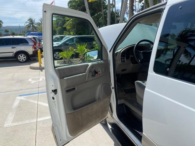 2005 Summit White /Medium Gray Chevrolet Astro Passenger LT LOW MILES 67,376 1 OWNER (1GNDM19X05B) with an 4.3L Vortec 4300 V6 MFI Engine engine, Automatic transmission, located at 4701 North Dixie Hwy, Pompano Beach, FL, 33064, (954) 422-2889, 26.240938, -80.123474 - OUR WEBPAGE FLORIDACARS1.COM HAS OVER 100 PHOTOS AND FREE CARFAX LINK 2005 Chevrolet Astro LT 1 OWNER Van 4.3L V6 F Gasoline 21 MPG Rear Wheel Drive Features ABS Brakes Air Conditioning Alloy Wheels AM/FM Stereo Automatic Transmission Barn Doors Cassette Player CD Audio Cloth Seats Cruise Control Fu- Photo#9